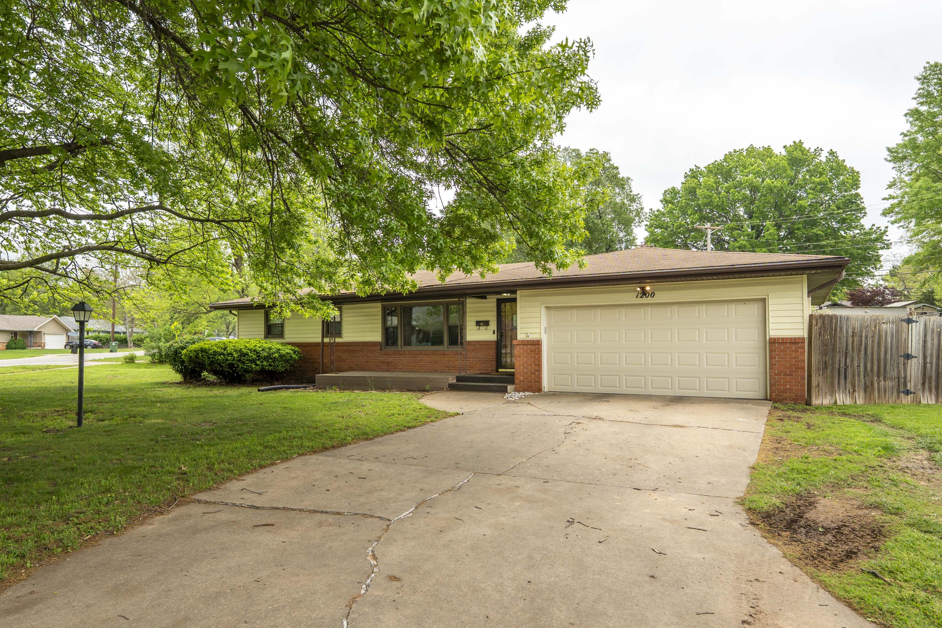 1200 West Broadmoor Street Property Photo 31