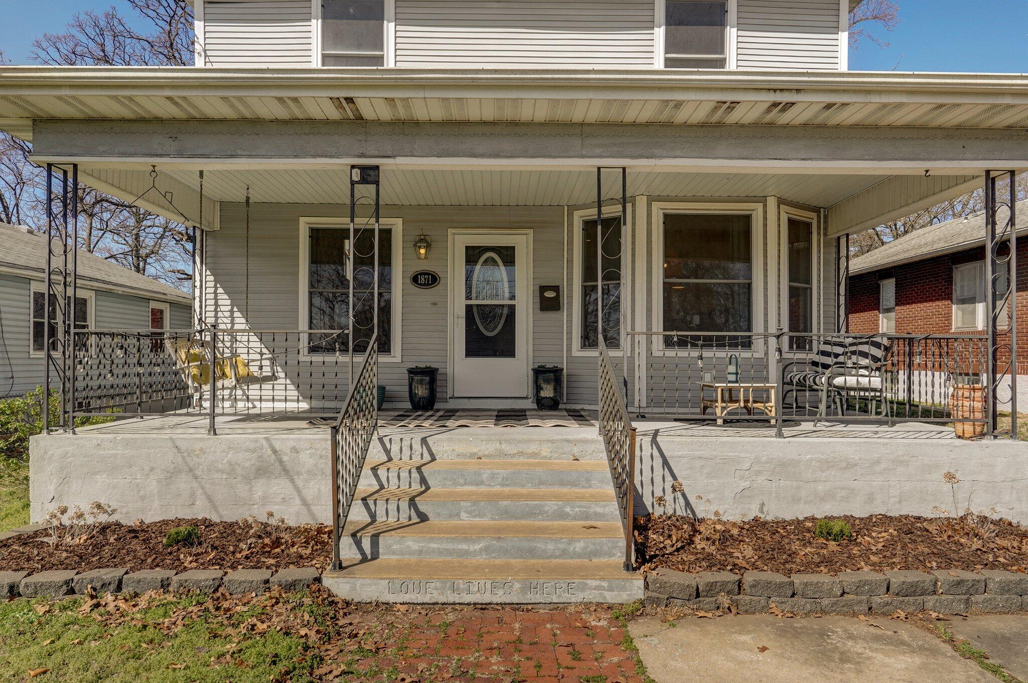 1871 North Douglas Avenue Property Photo 1