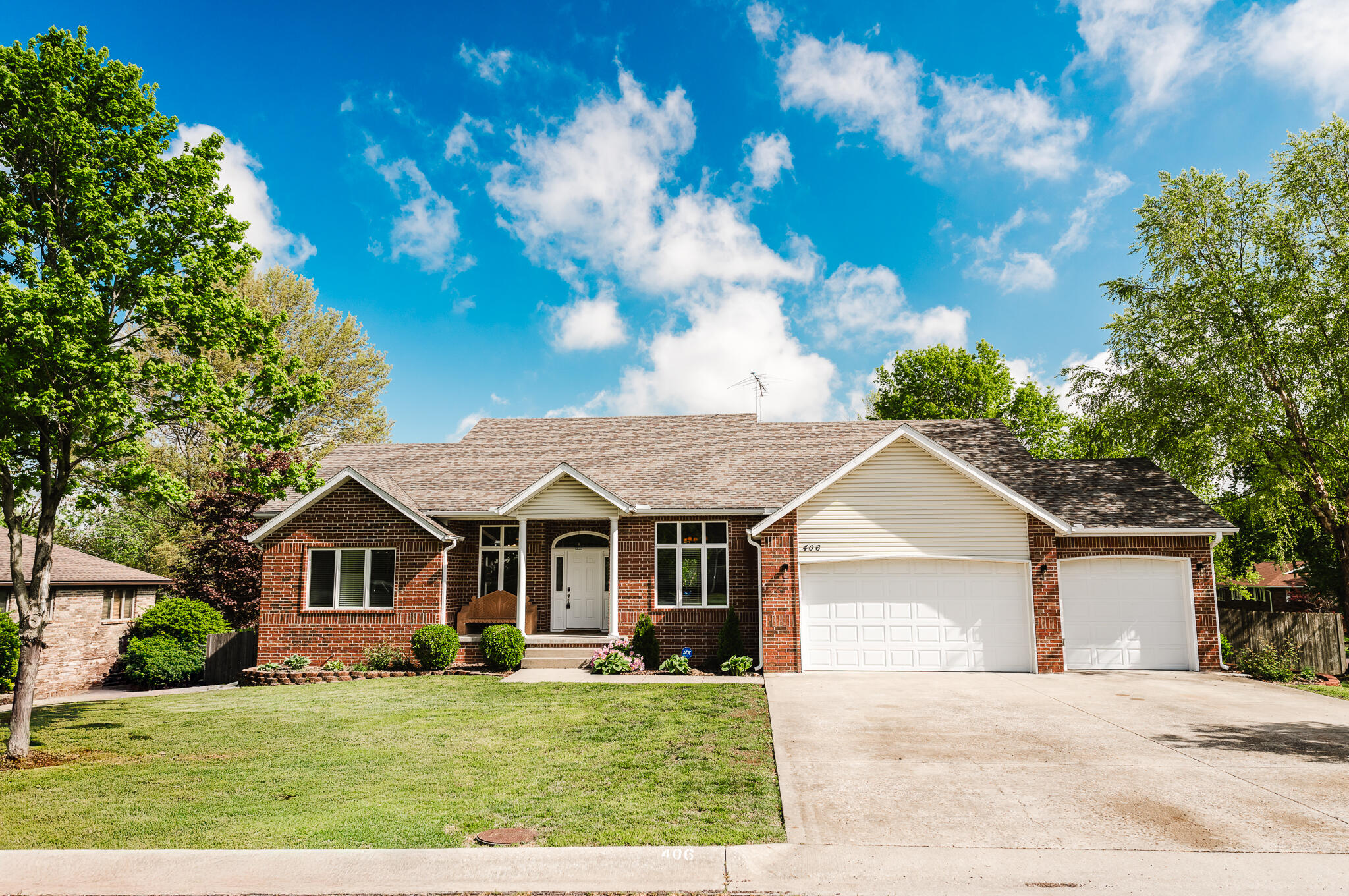 406 South Cedarbrook Drive Property Photo