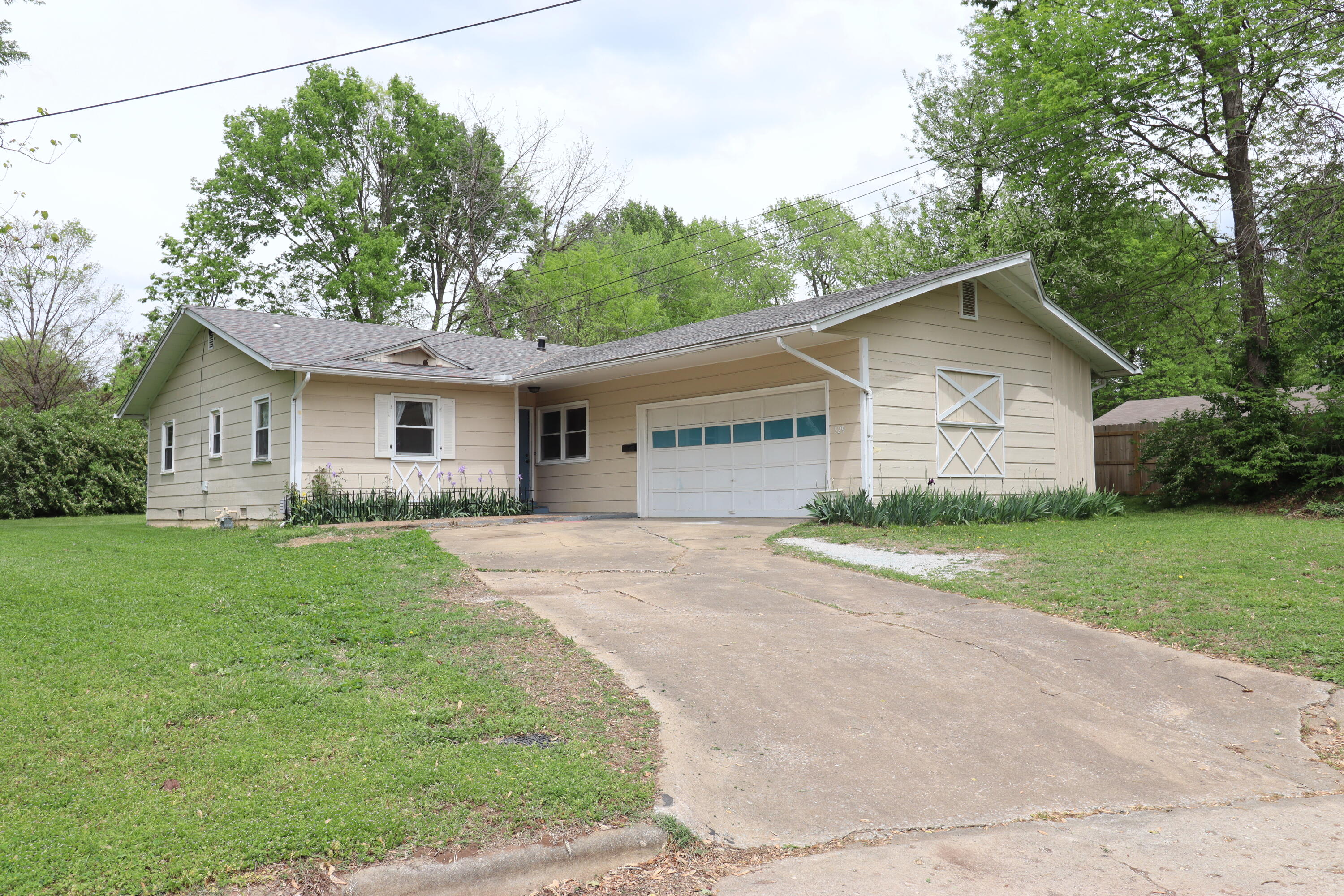 529 East Mcgee Street Property Photo 1