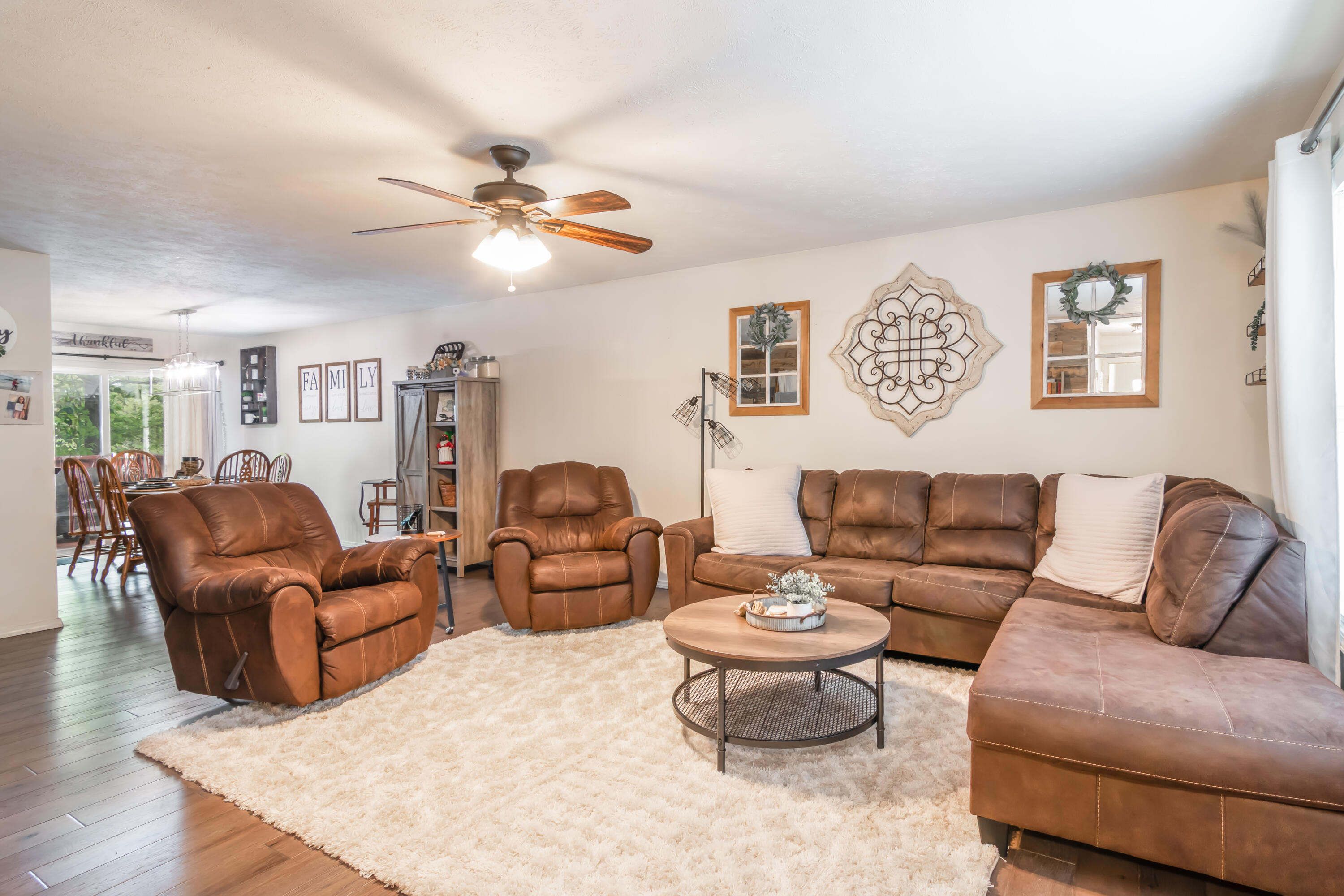 5010 Peach Drive Property Photo 4