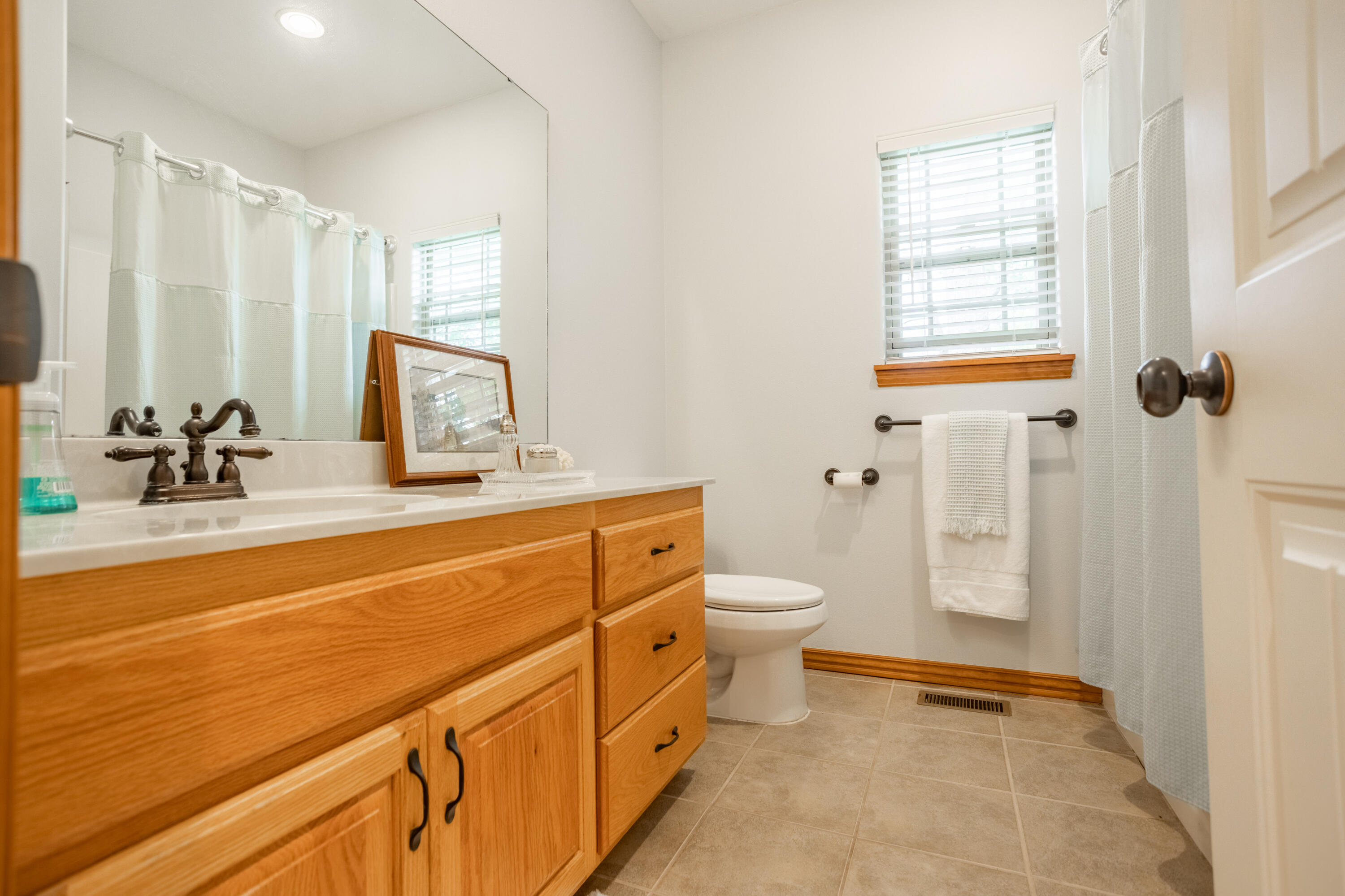 1733 East Charles Street Property Photo 23