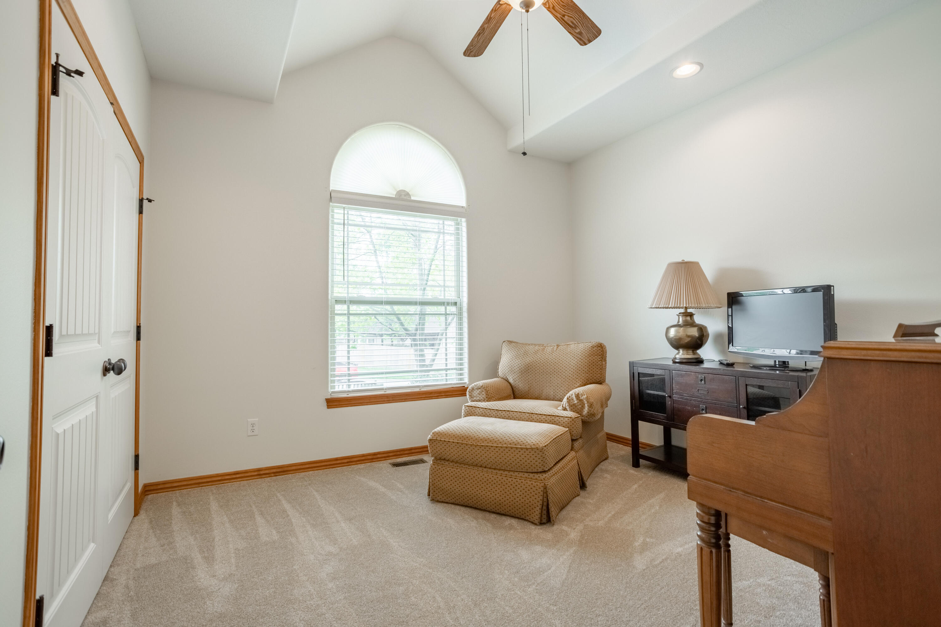 1733 East Charles Street Property Photo 25