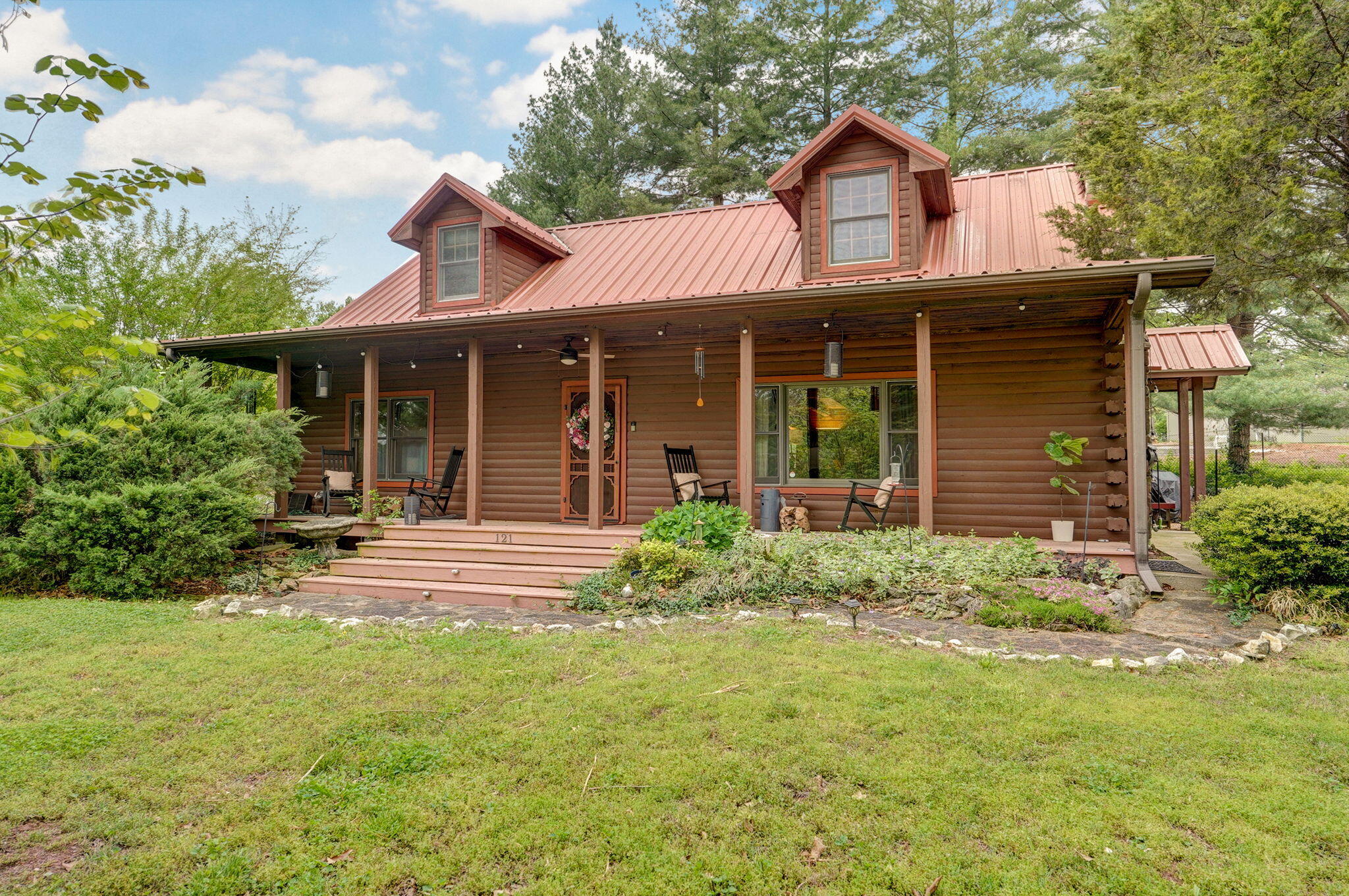 121 Waverly Street Property Photo 2