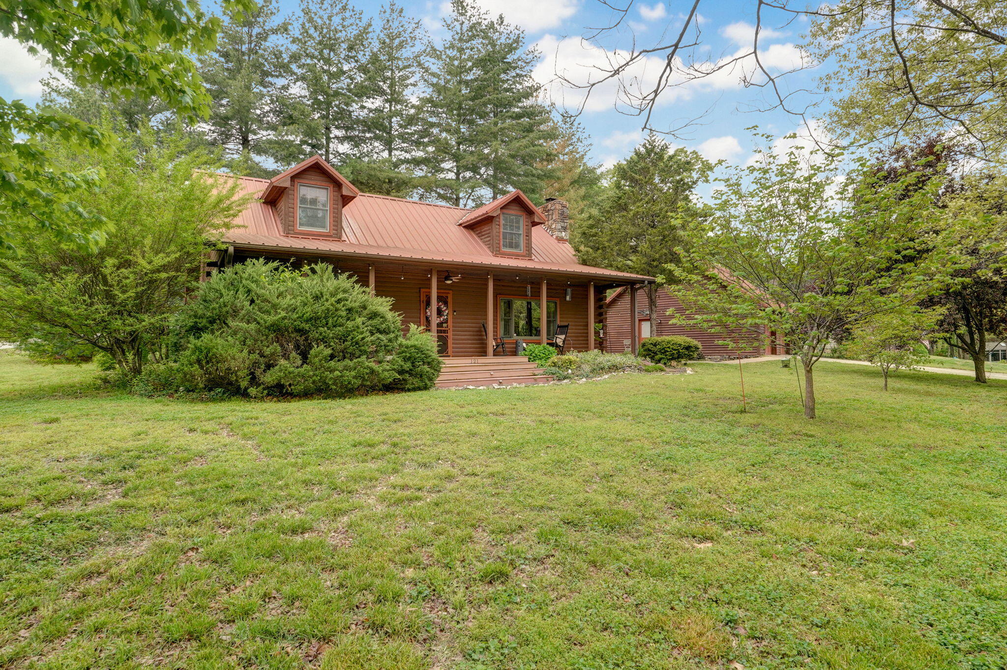 121 Waverly Street Property Photo 4