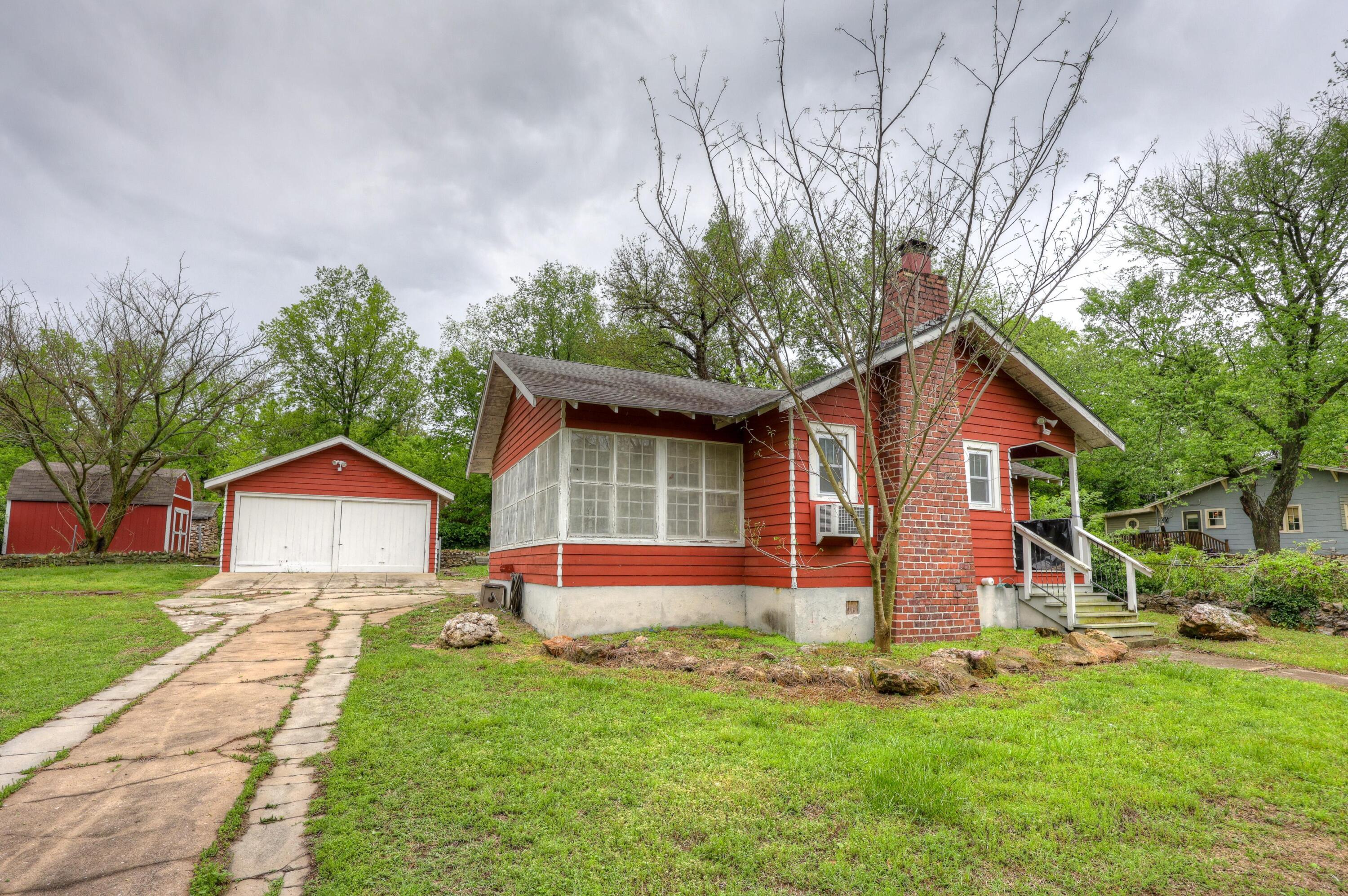 206 Clark Drive Property Photo 1