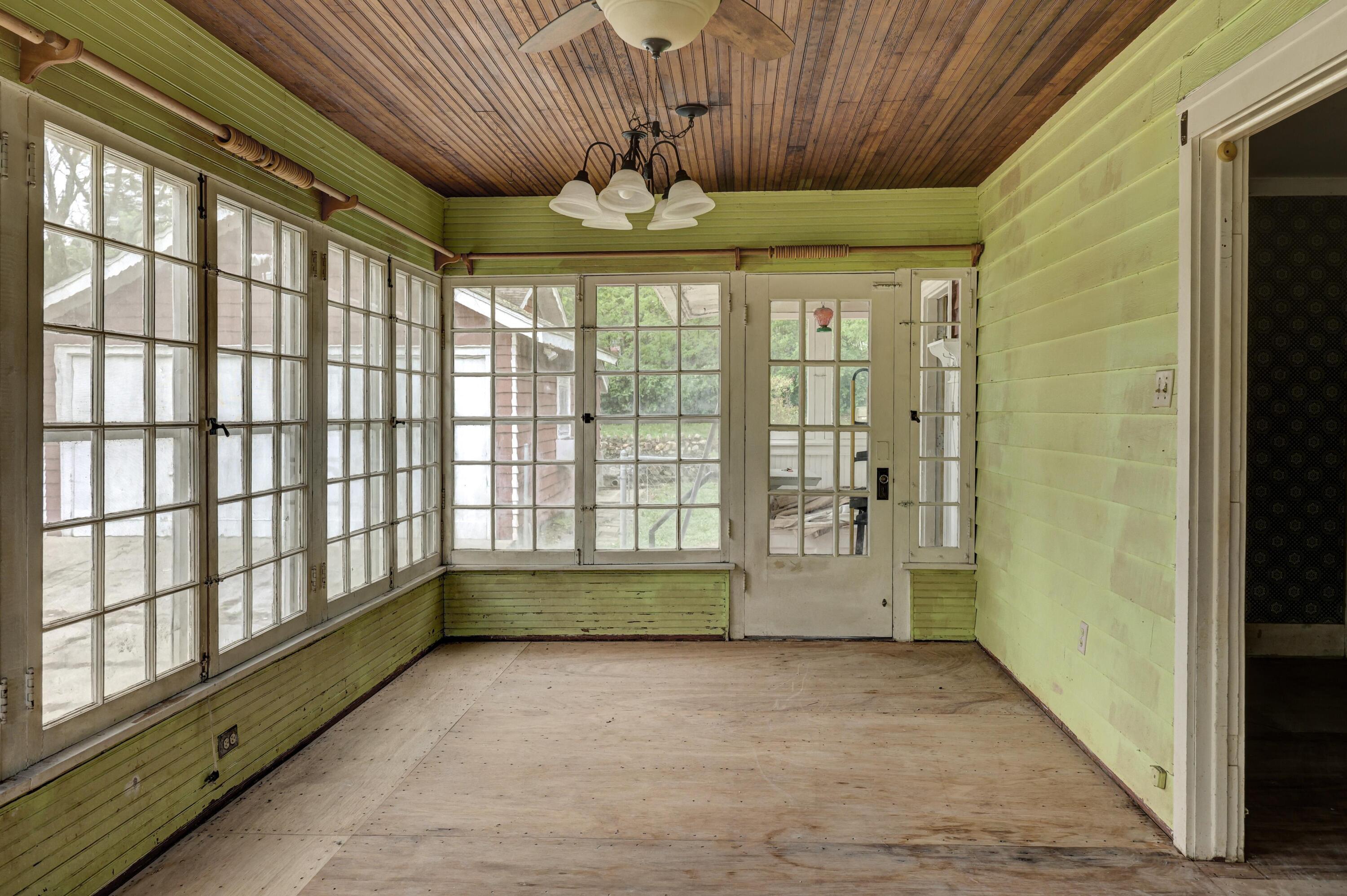 206 Clark Drive Property Photo 5