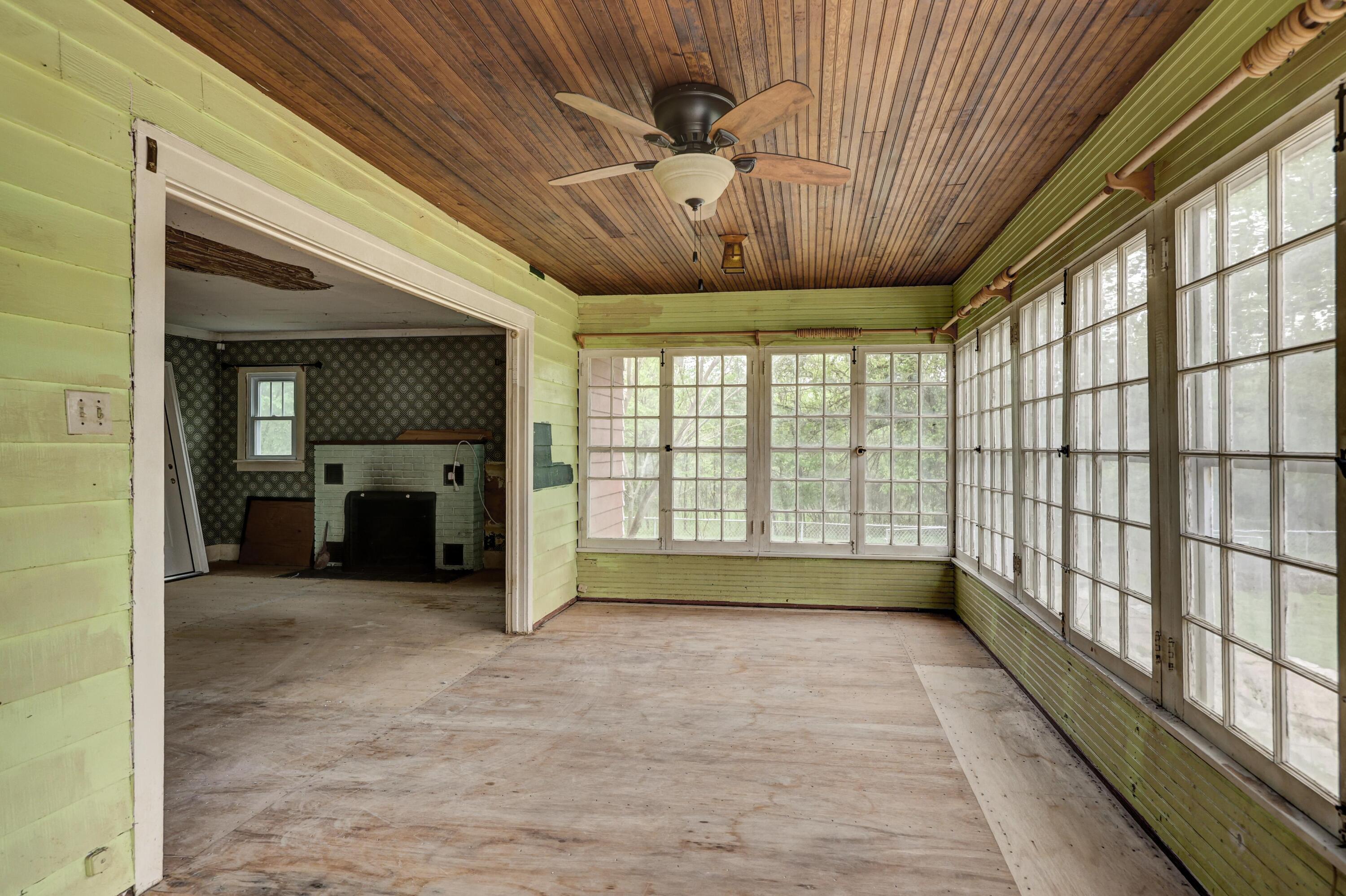 206 Clark Drive Property Photo 6