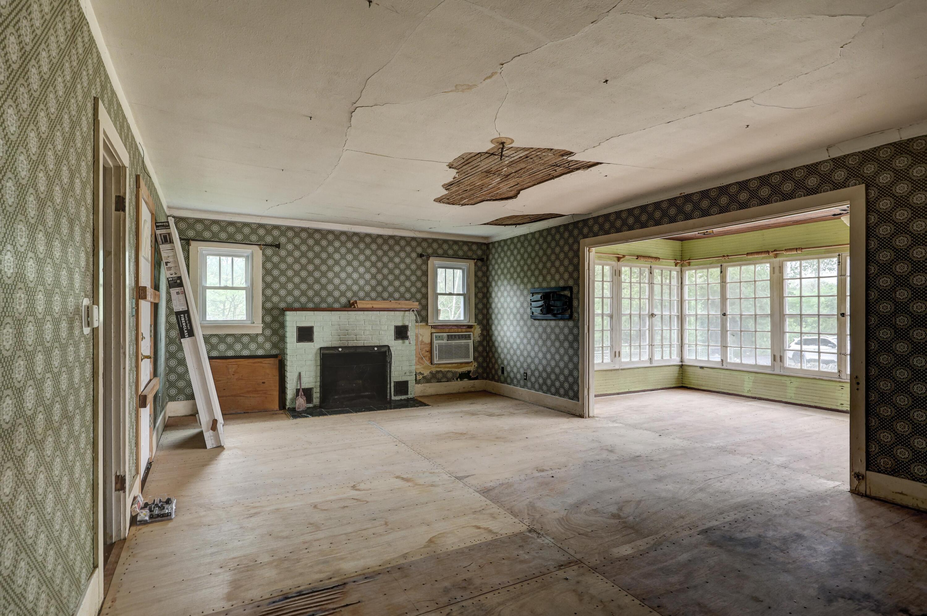 206 Clark Drive Property Photo 8