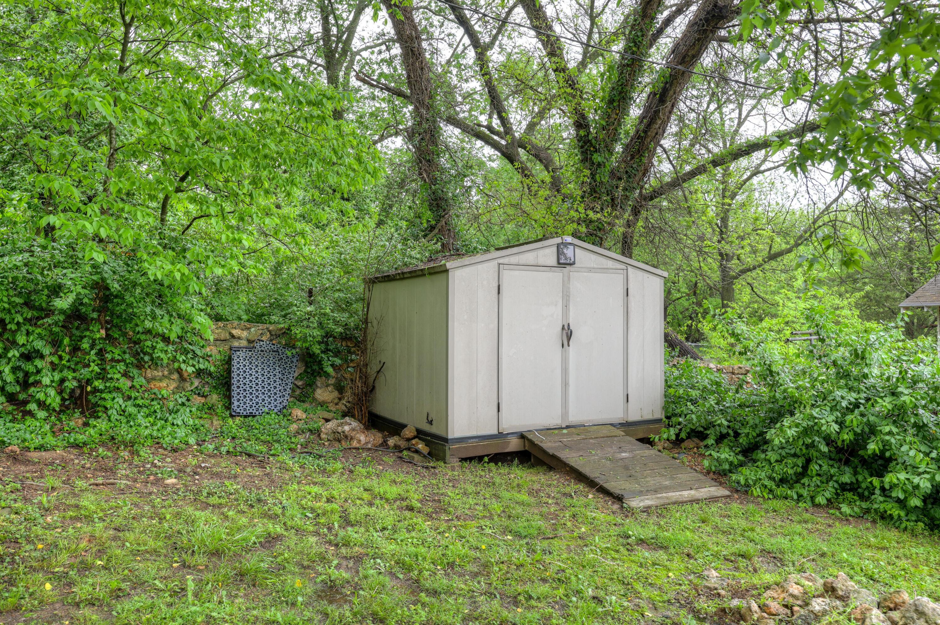 206 Clark Drive Property Photo 34