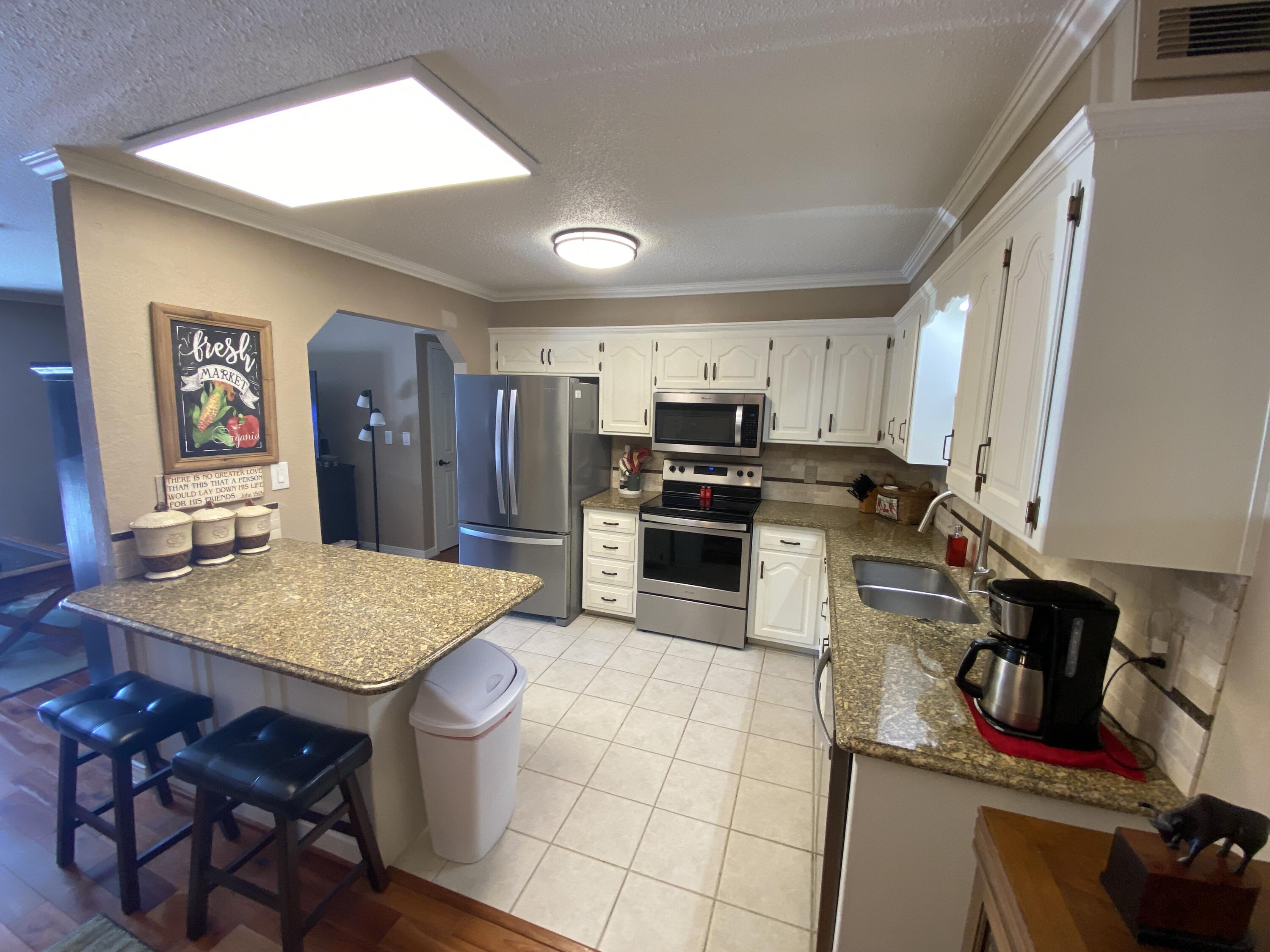 110 Wilshire Drive Property Photo 7