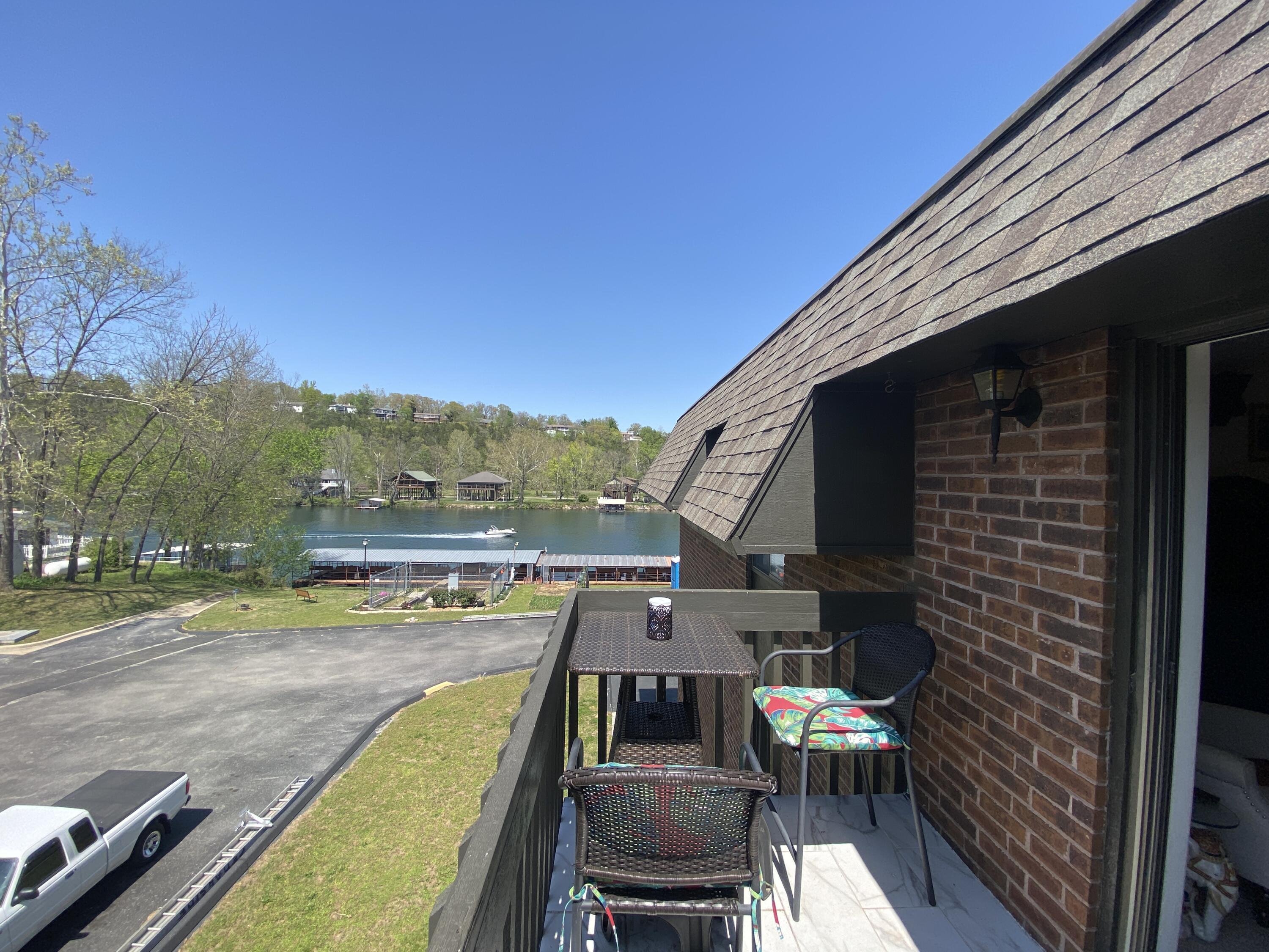 110 Wilshire Drive Property Photo 12
