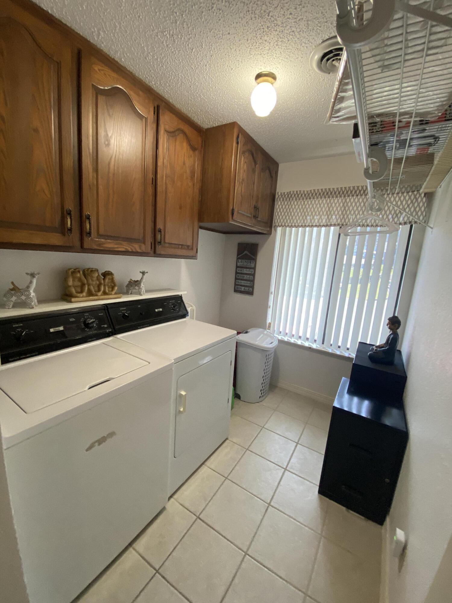 110 Wilshire Drive Property Photo 16