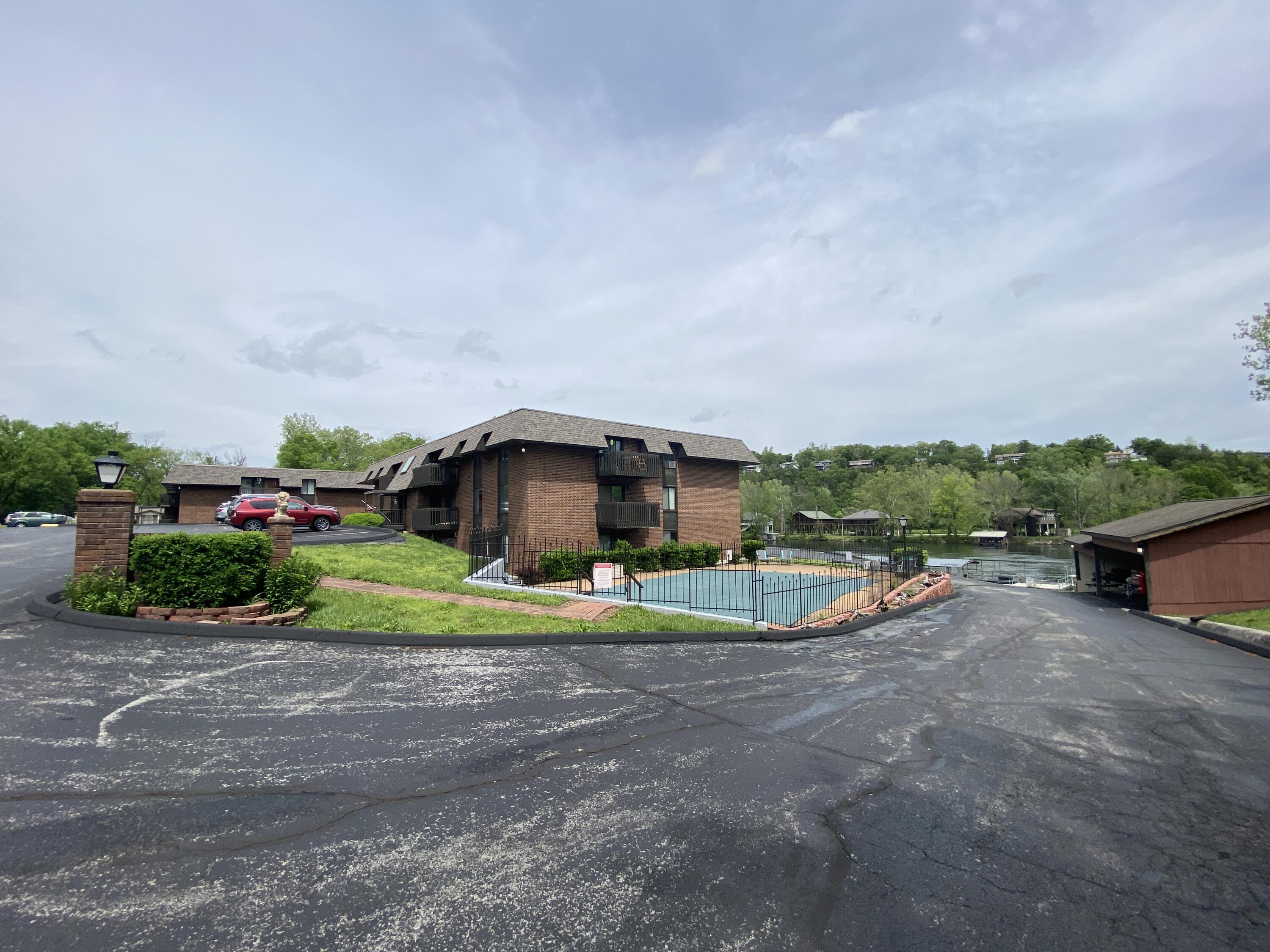 110 Wilshire Drive Property Photo 20
