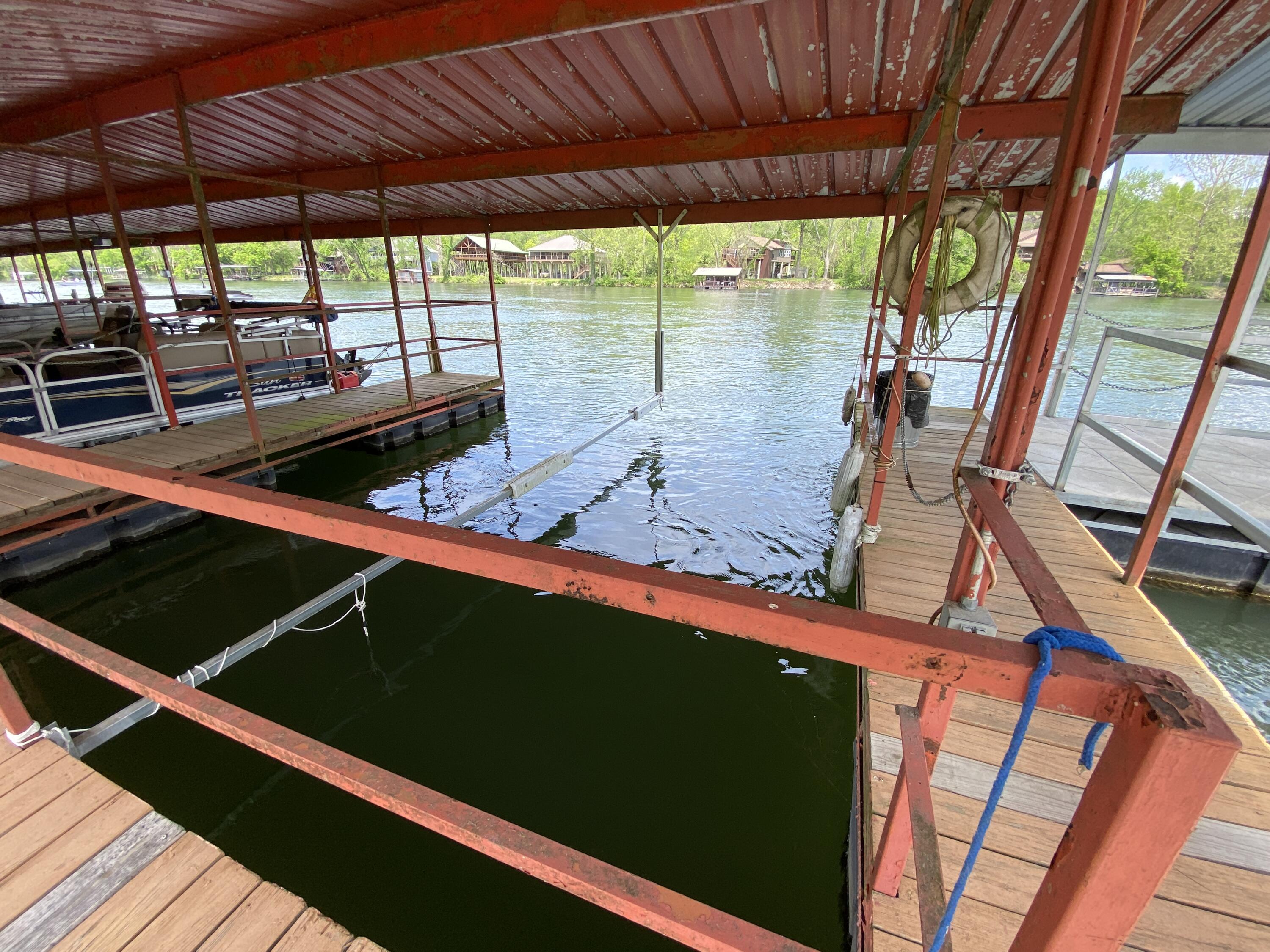 110 Wilshire Drive Property Photo 22