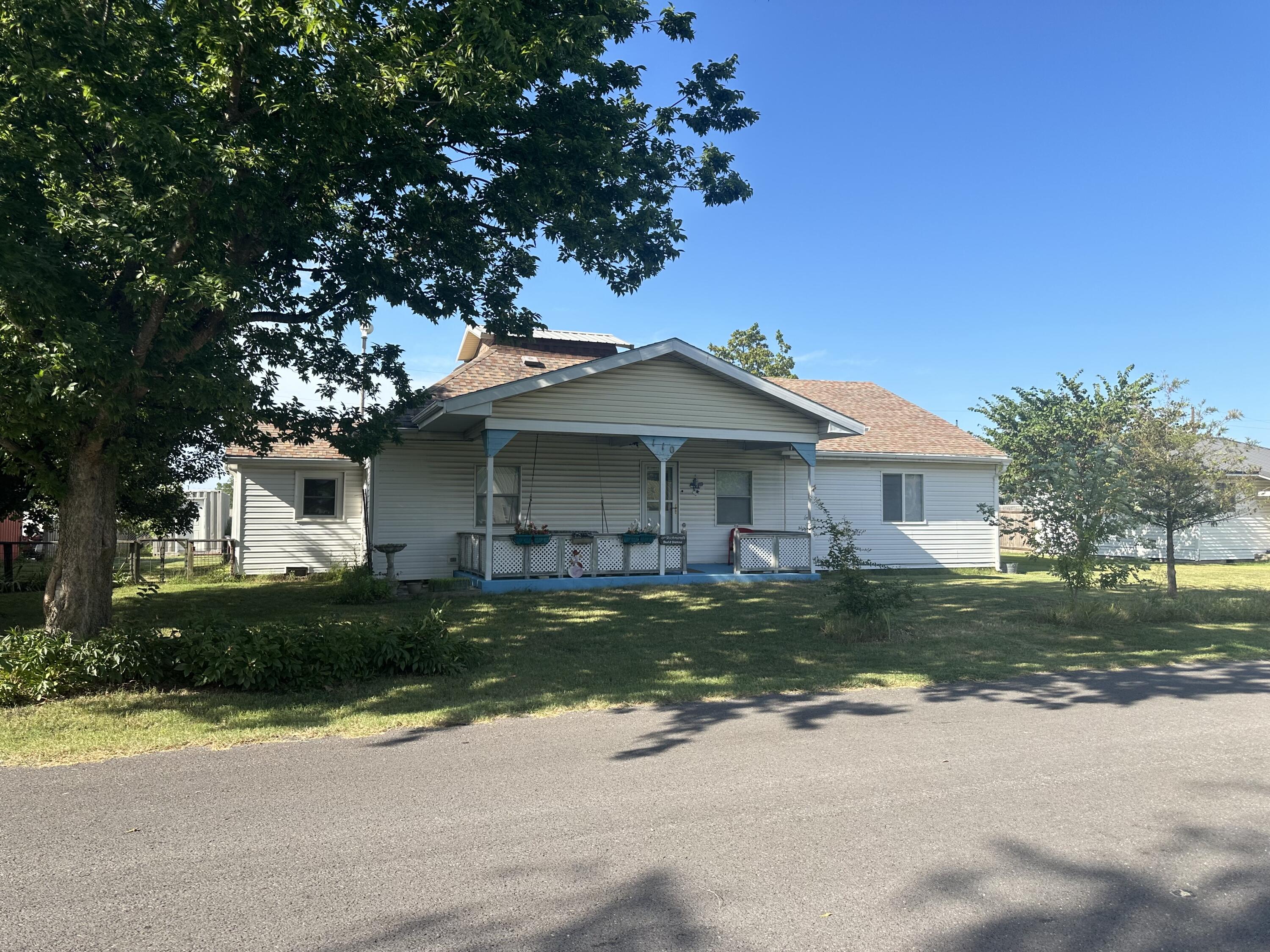 110 East Russell Street Property Photo