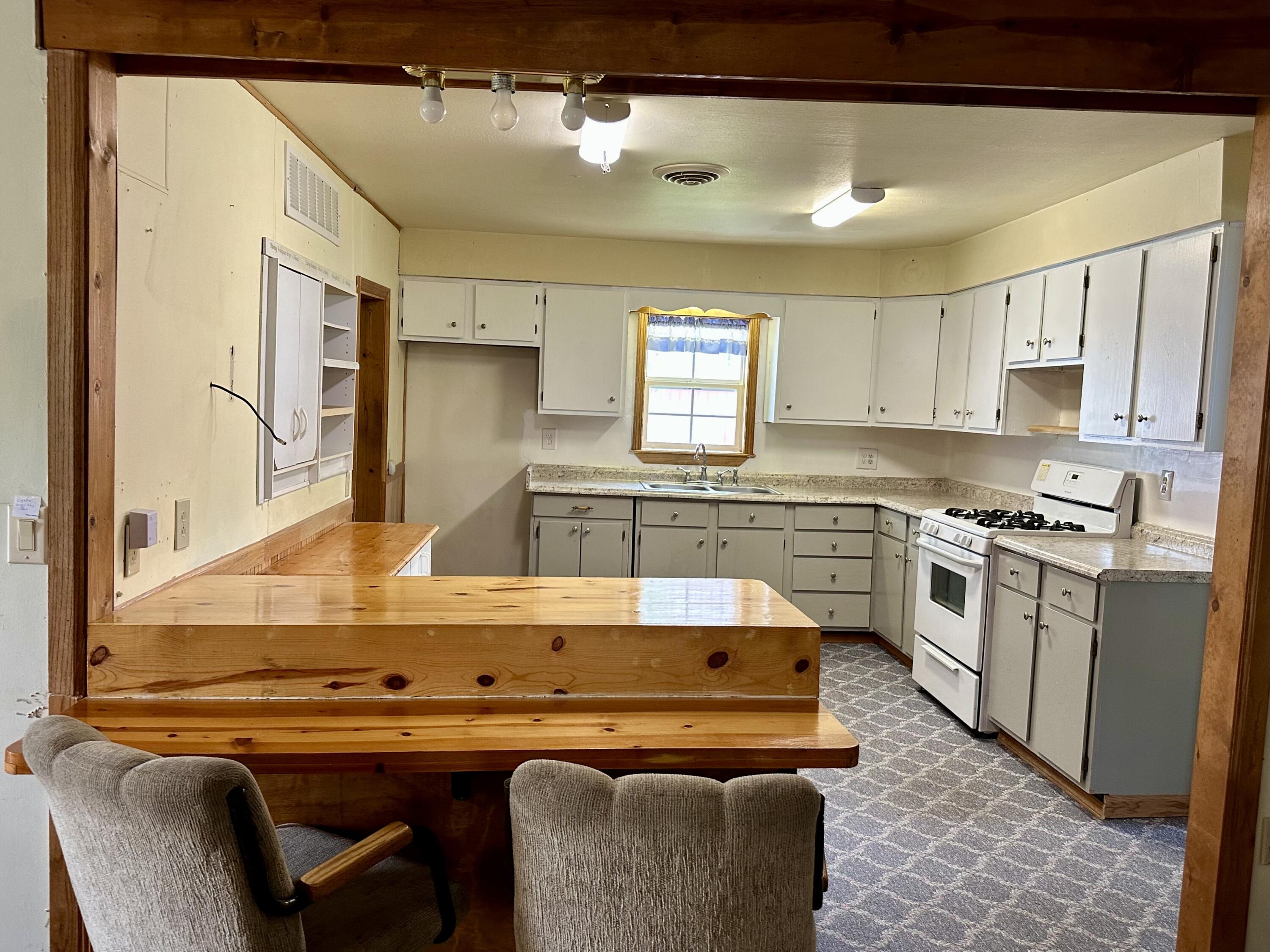 110 East Russell Street Property Photo 2