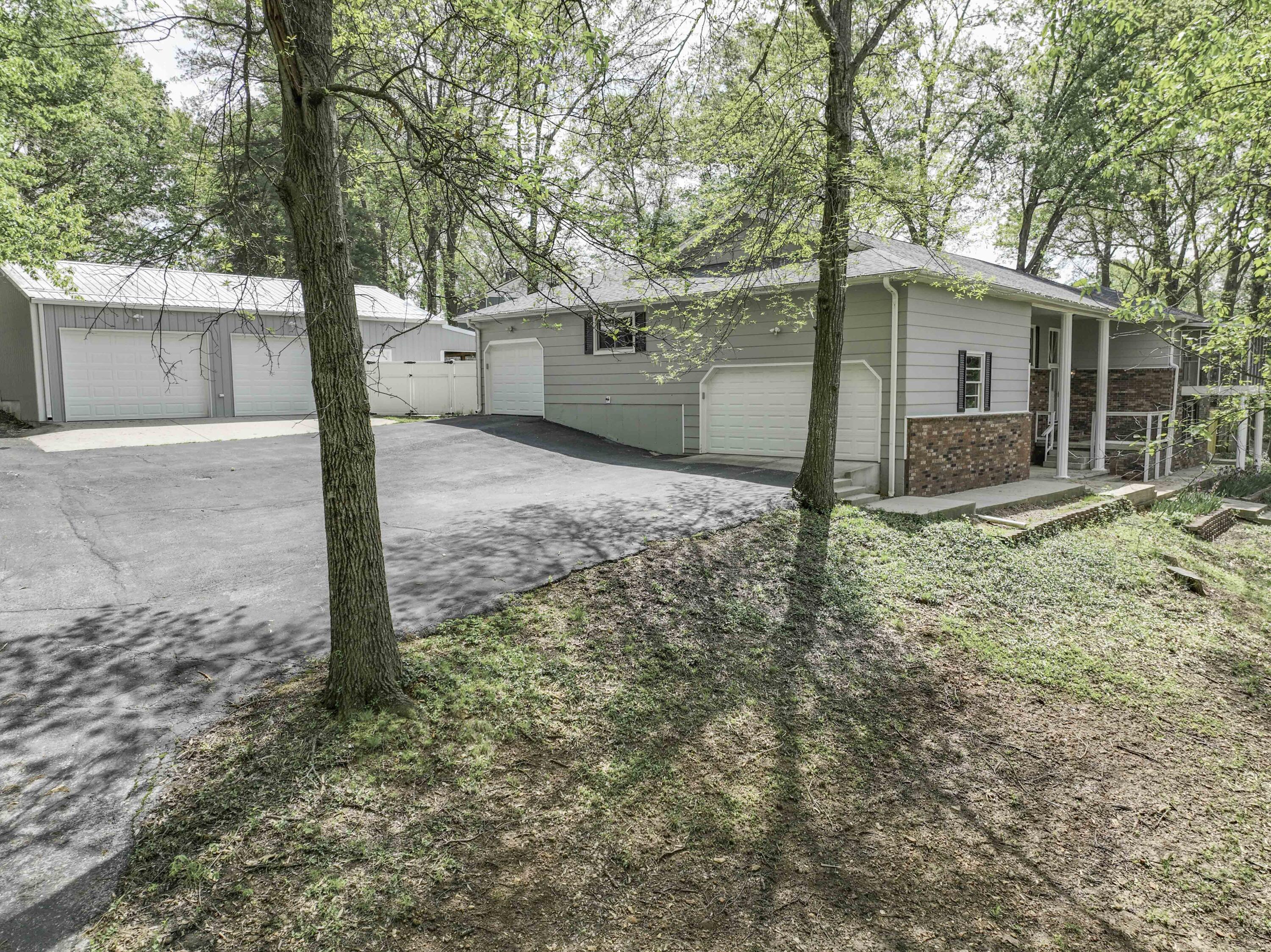 5610 South Farm Road 137 Property Photo 2