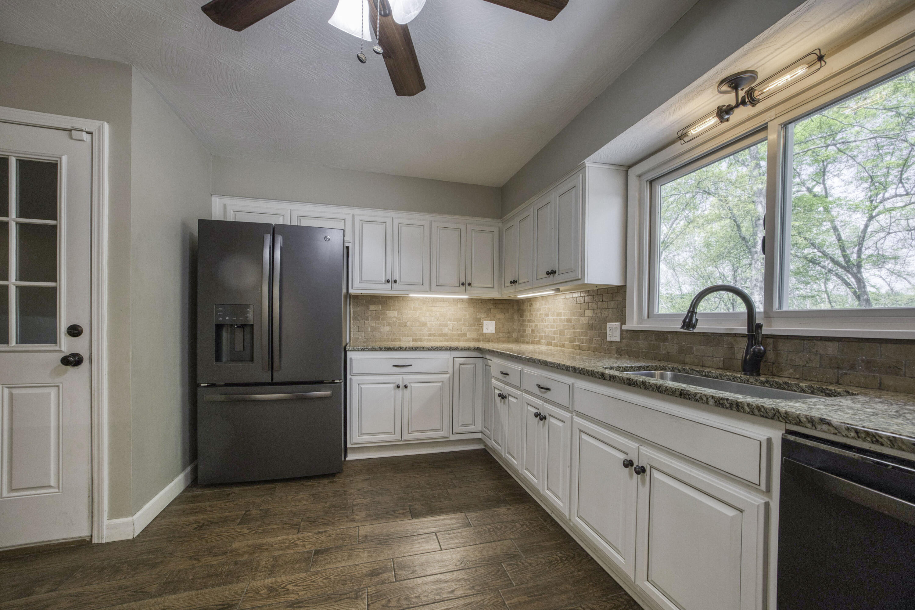 5610 South Farm Road 137 Property Photo 14