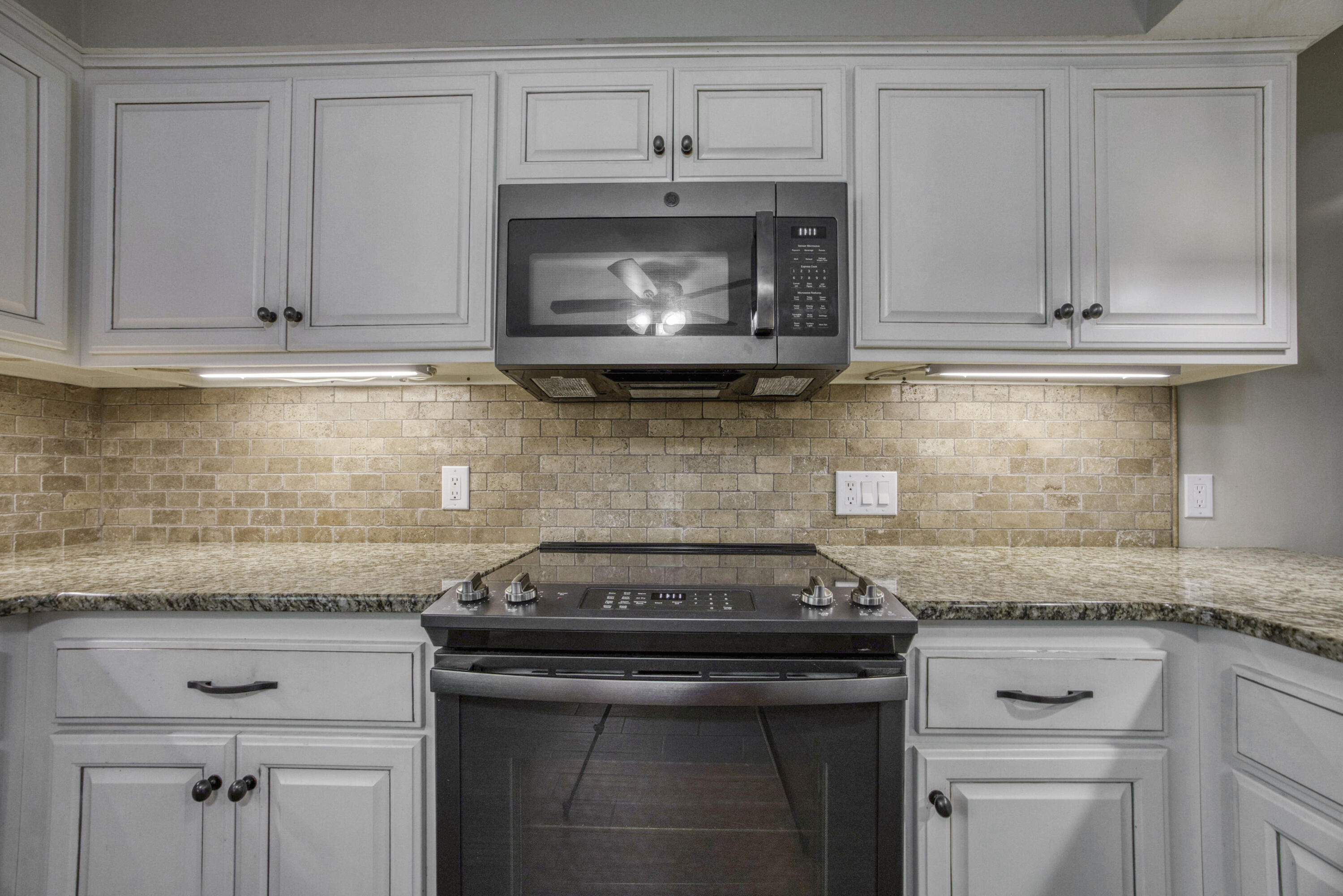 5610 South Farm Road 137 Property Photo 15
