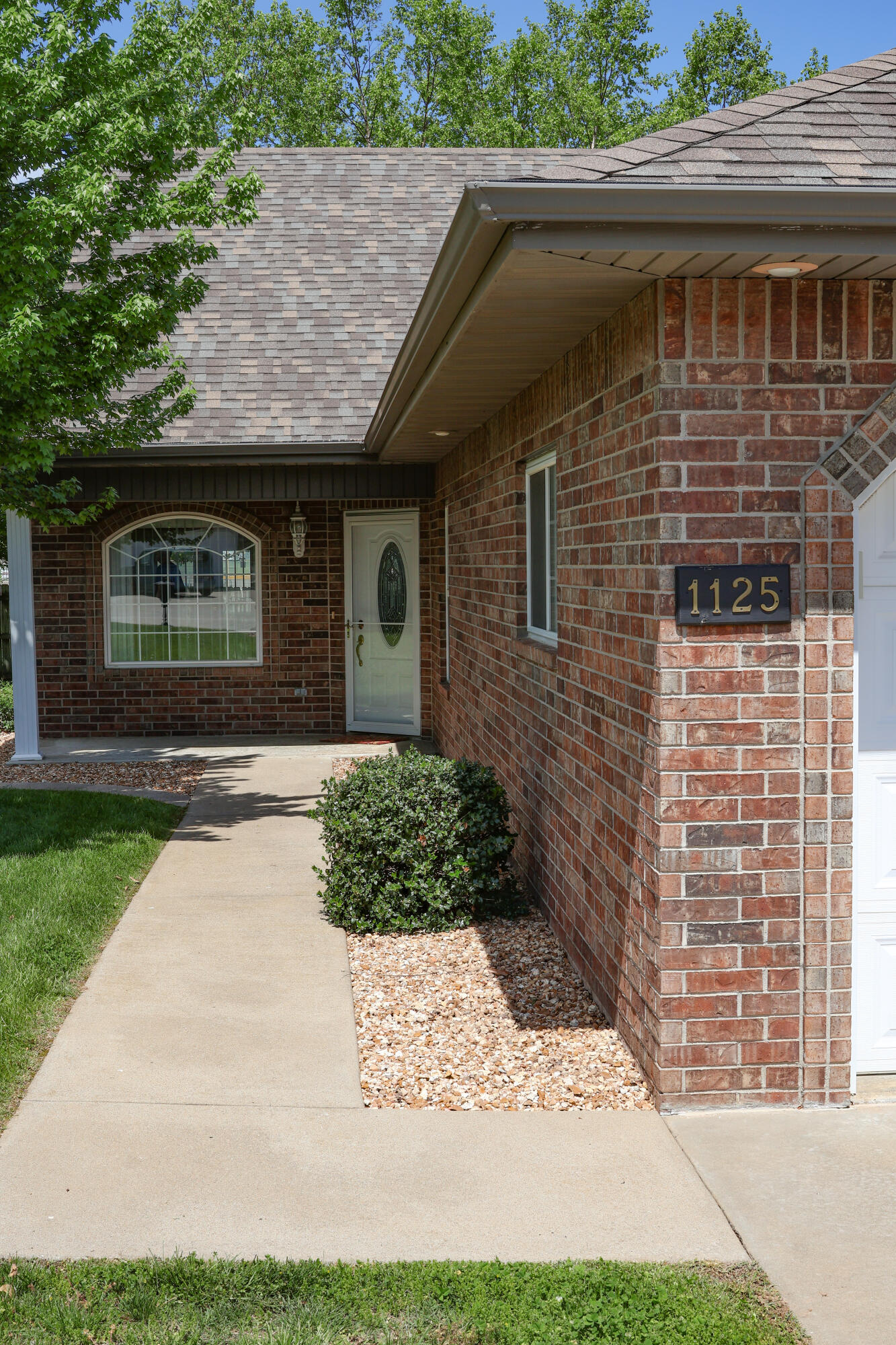1125 Stonebriar Place Property Photo 3
