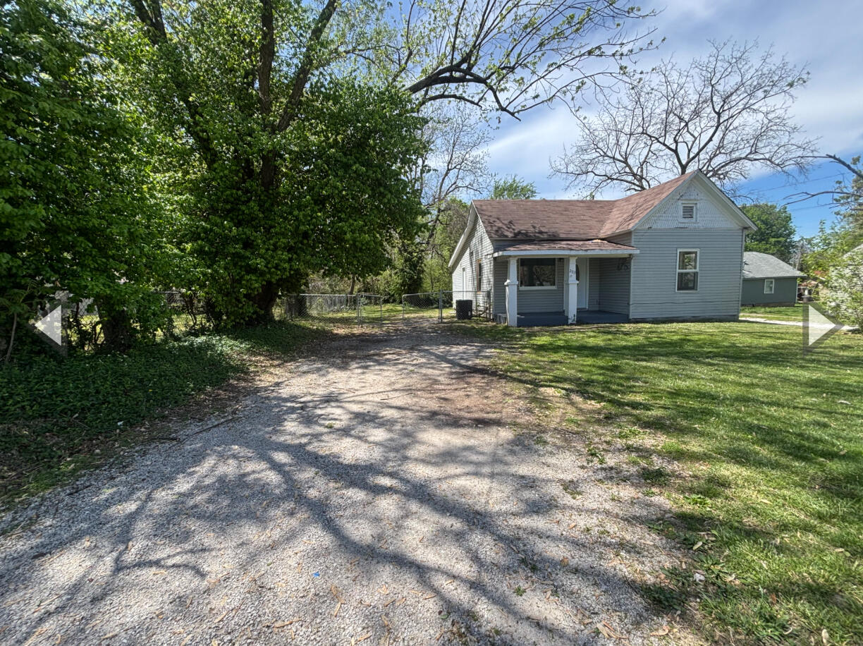 2113 North East Avenue Property Photo 1