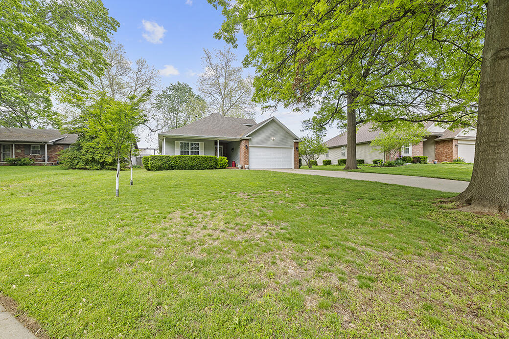 2941 East Eastmoor Court Property Photo 3