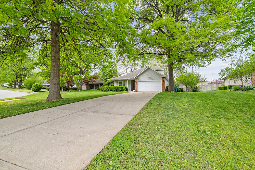 2941 East Eastmoor Court Property Photo 4