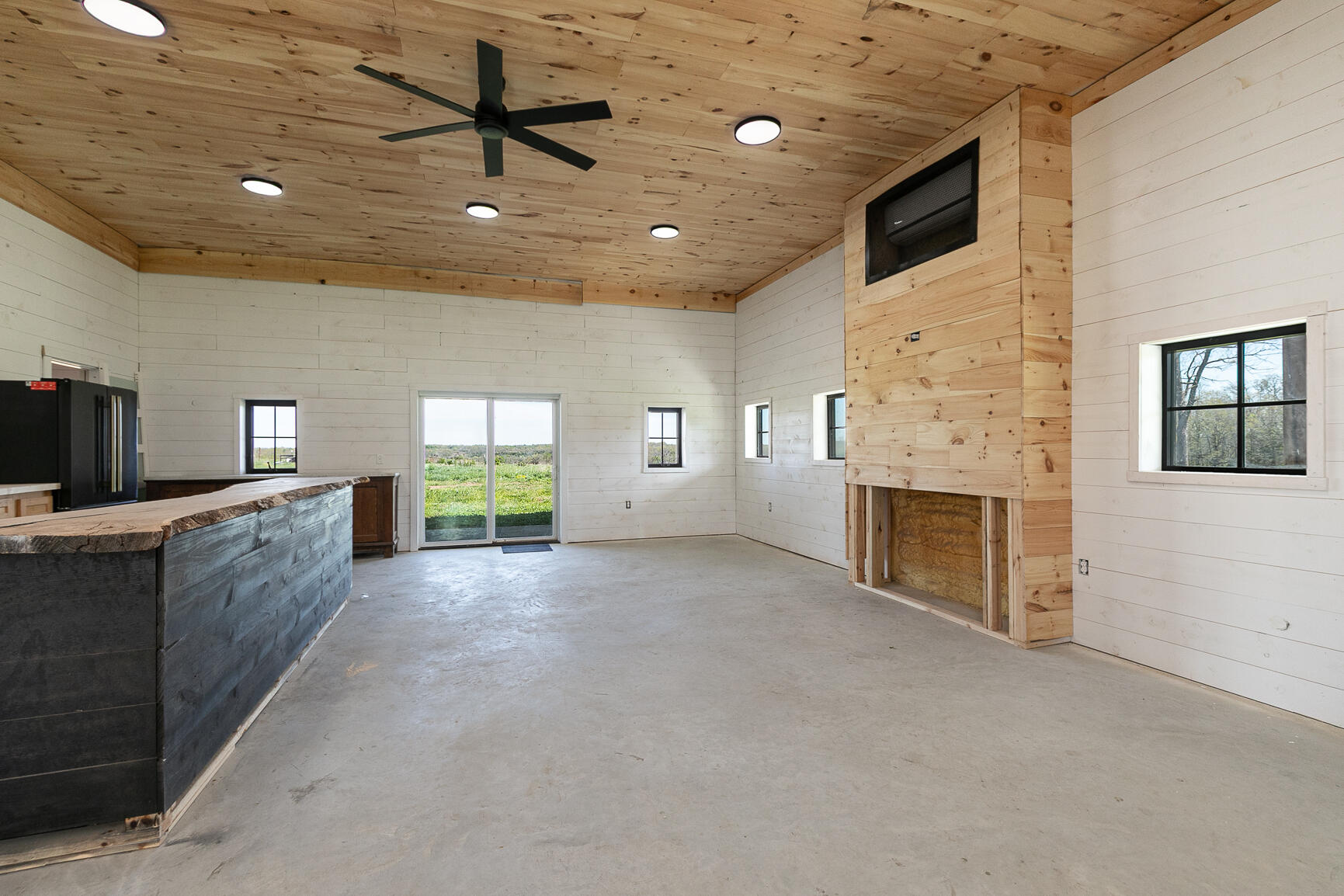 2107 East 530th Road Property Photo 4