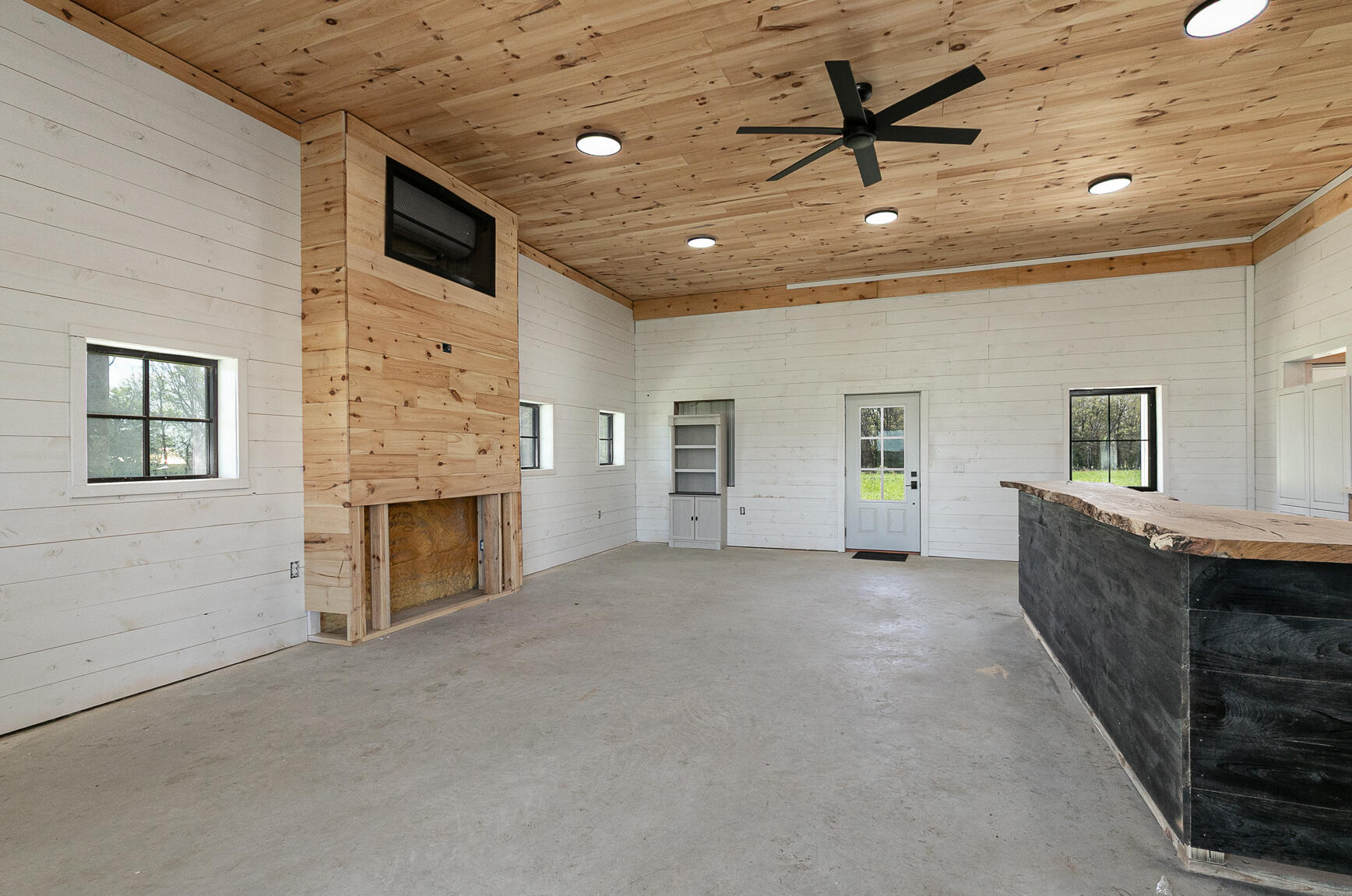 2107 East 530th Road Property Photo 5