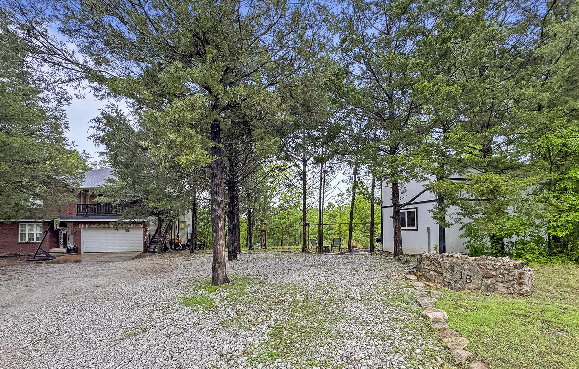 115 Whispering Oaks Property Photo 3