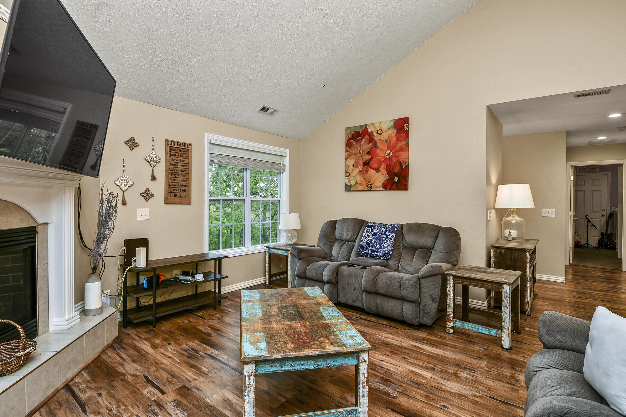 115 Whispering Oaks Property Photo 7
