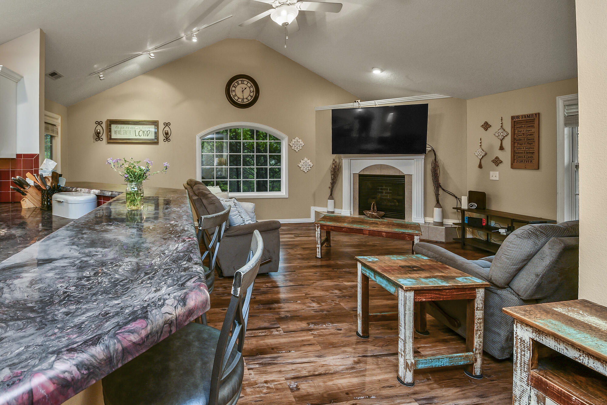 115 Whispering Oaks Property Photo 9