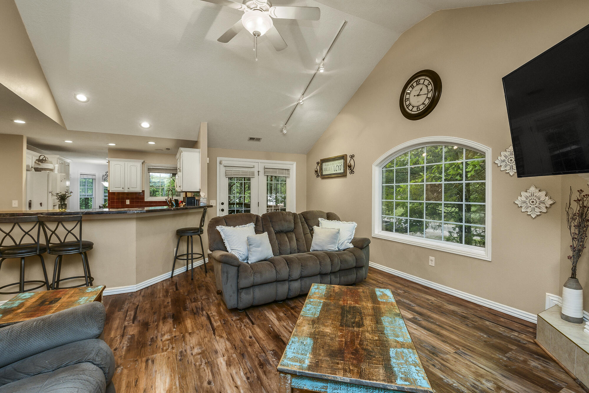 115 Whispering Oaks Property Photo 11