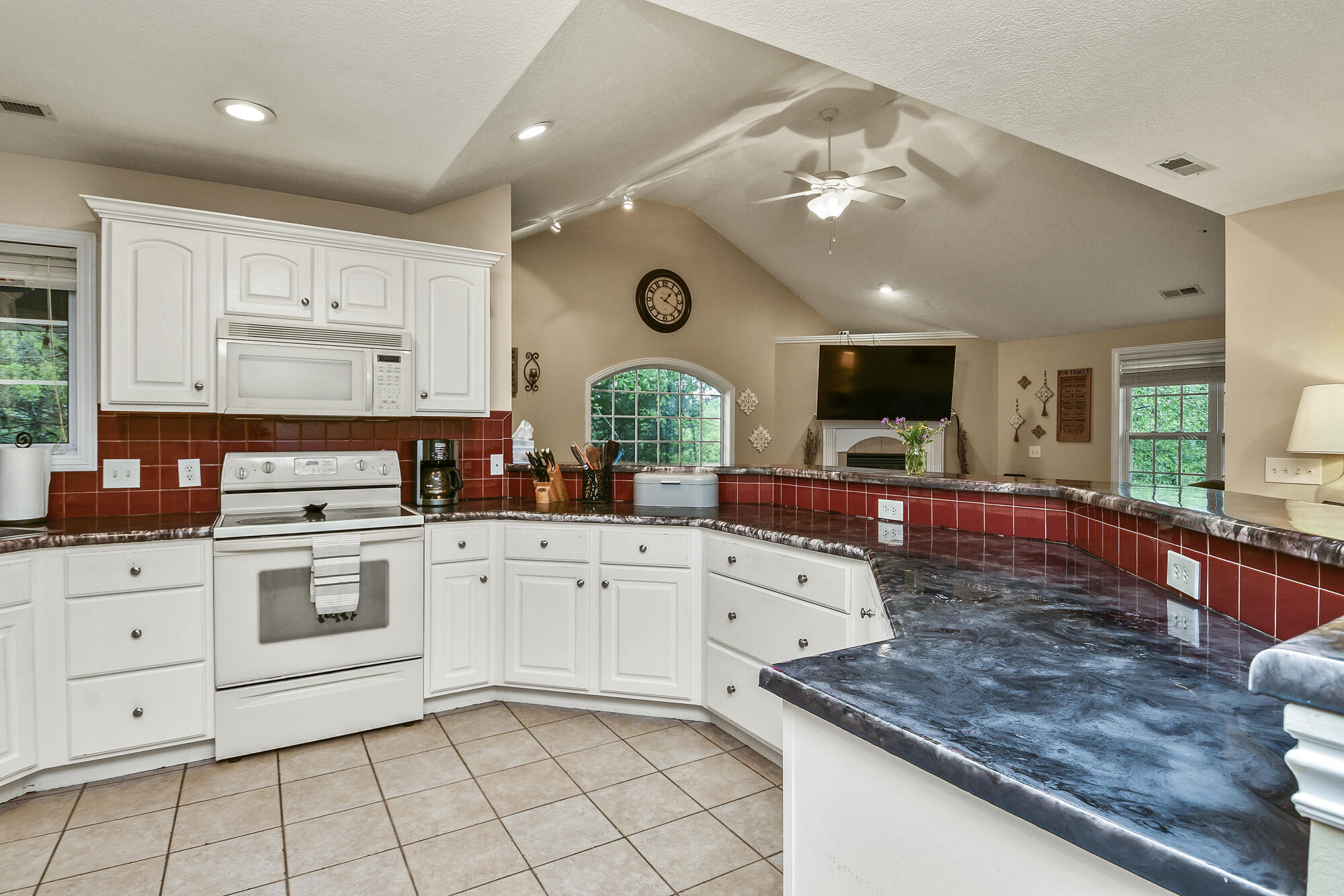 115 Whispering Oaks Property Photo 16