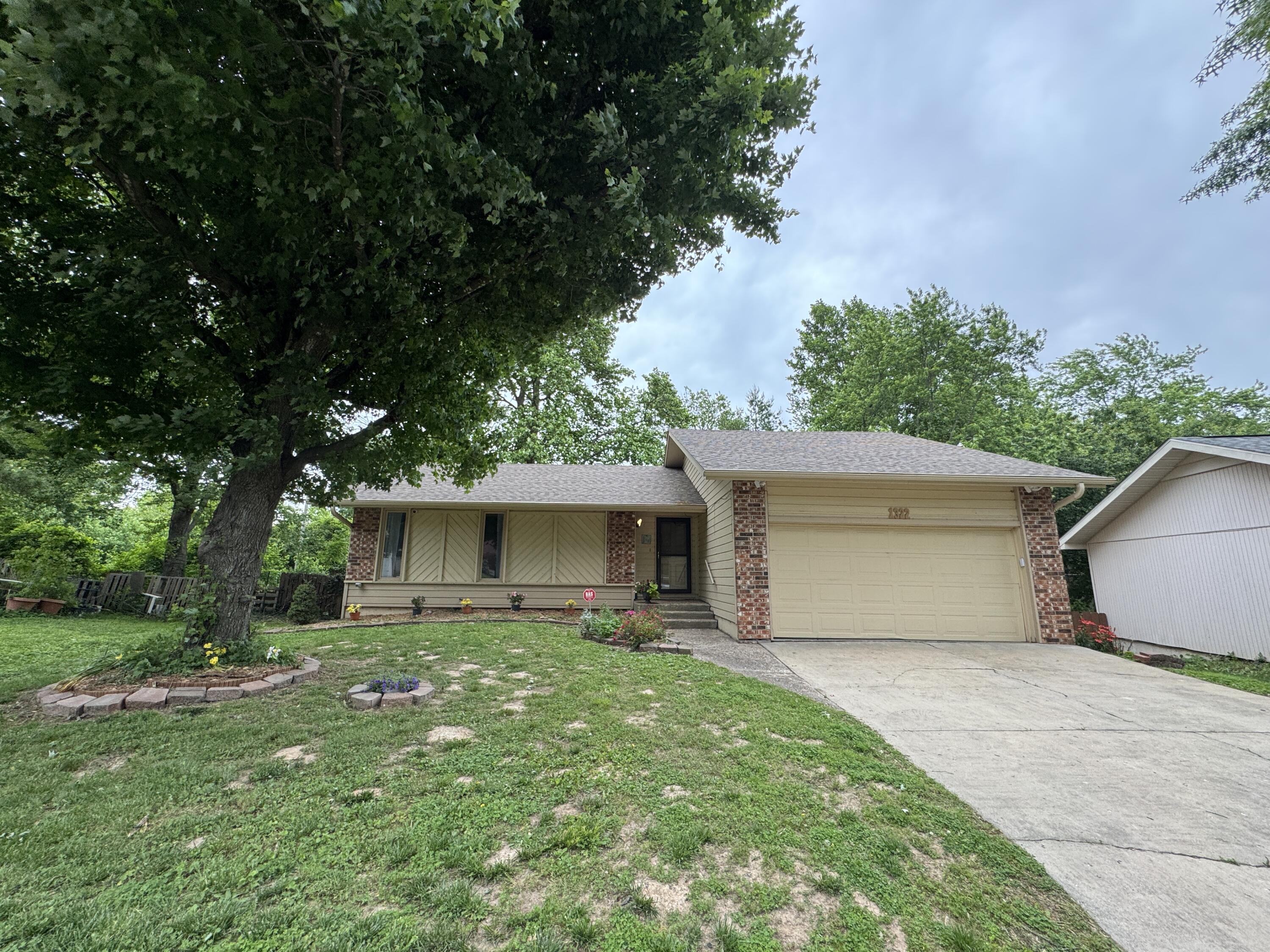 1322 South Sieger Drive Property Photo 2