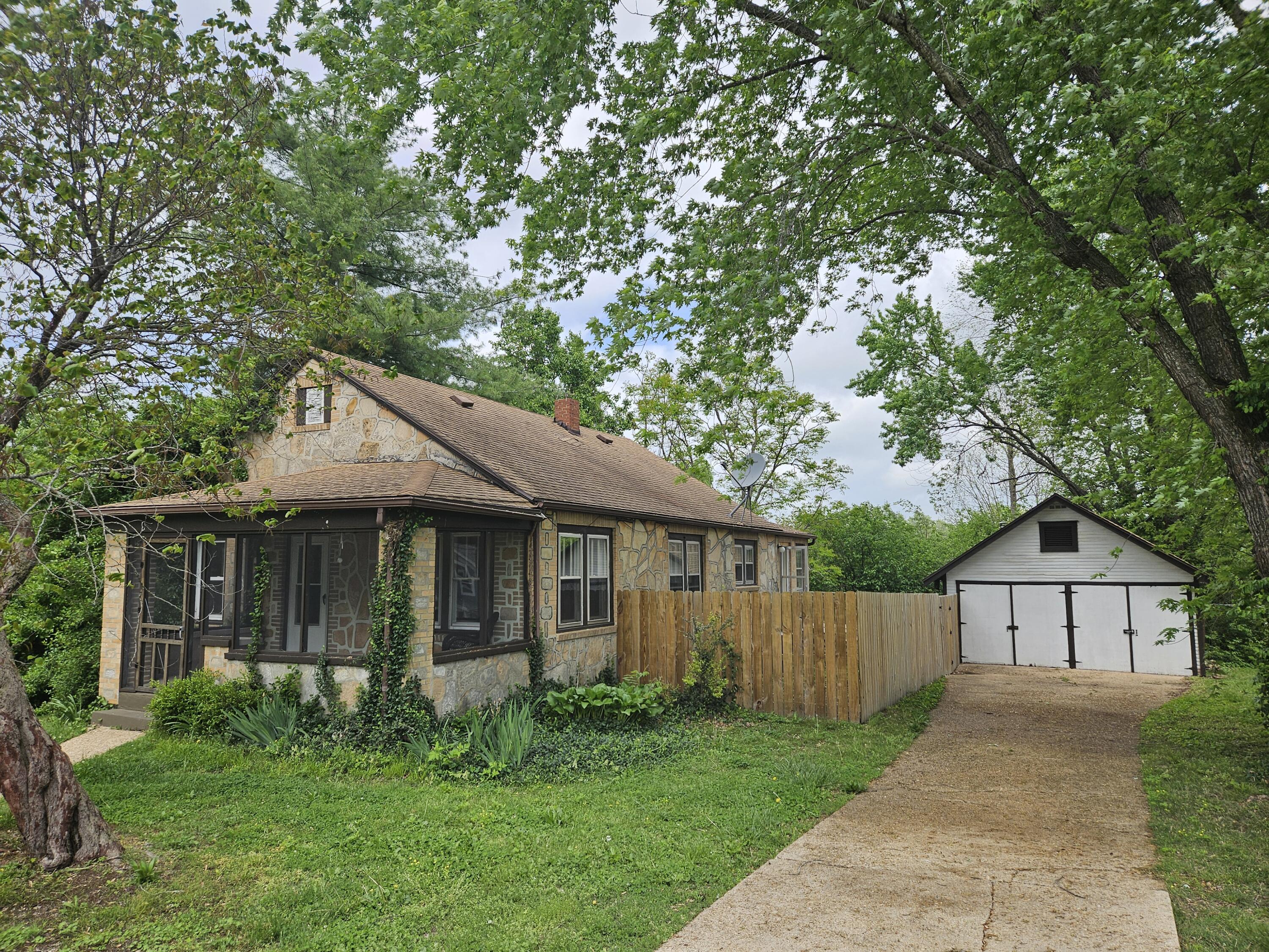 406 West Webster Avenue Property Photo 1