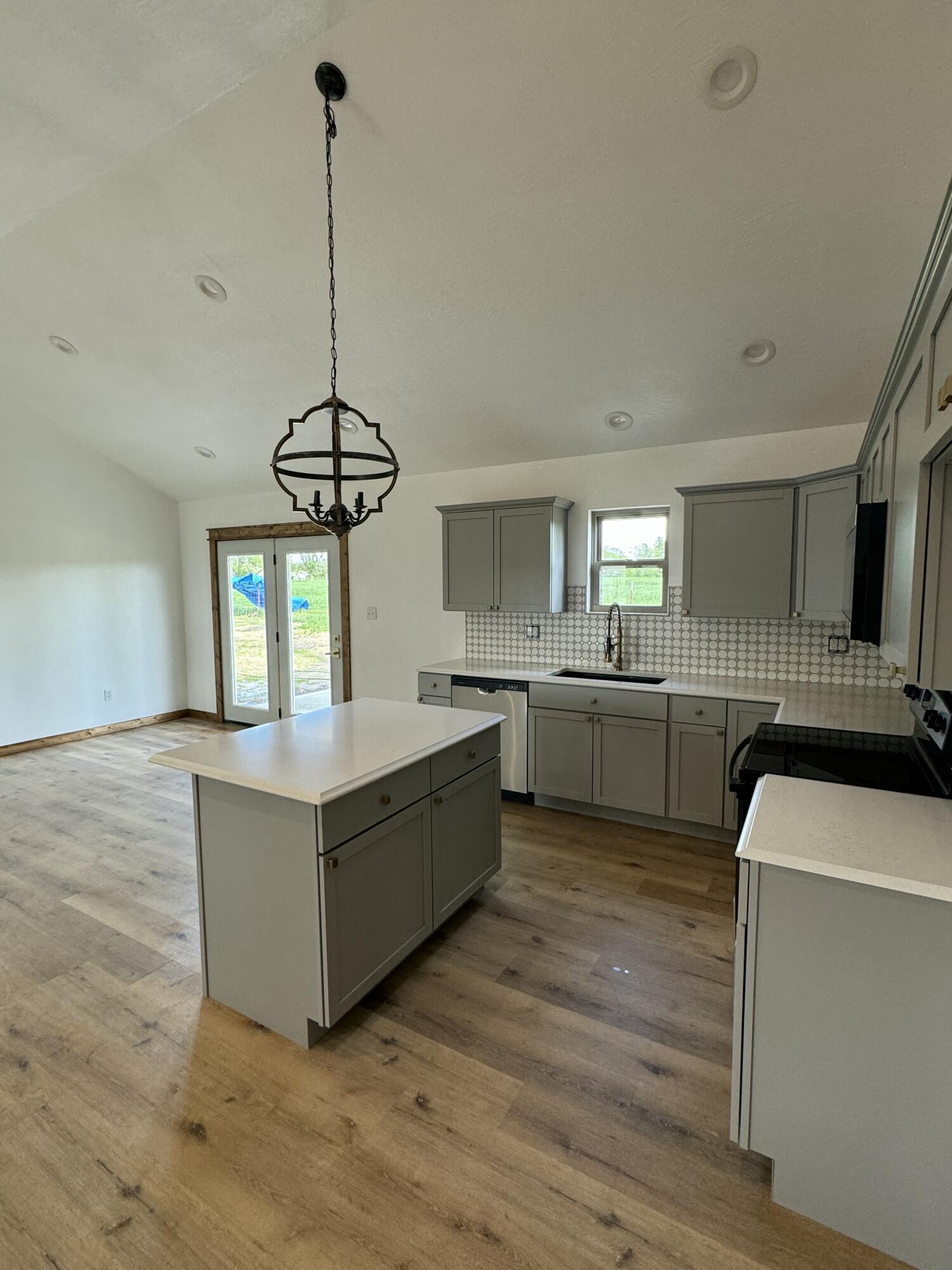 710 South High Street Property Photo 8