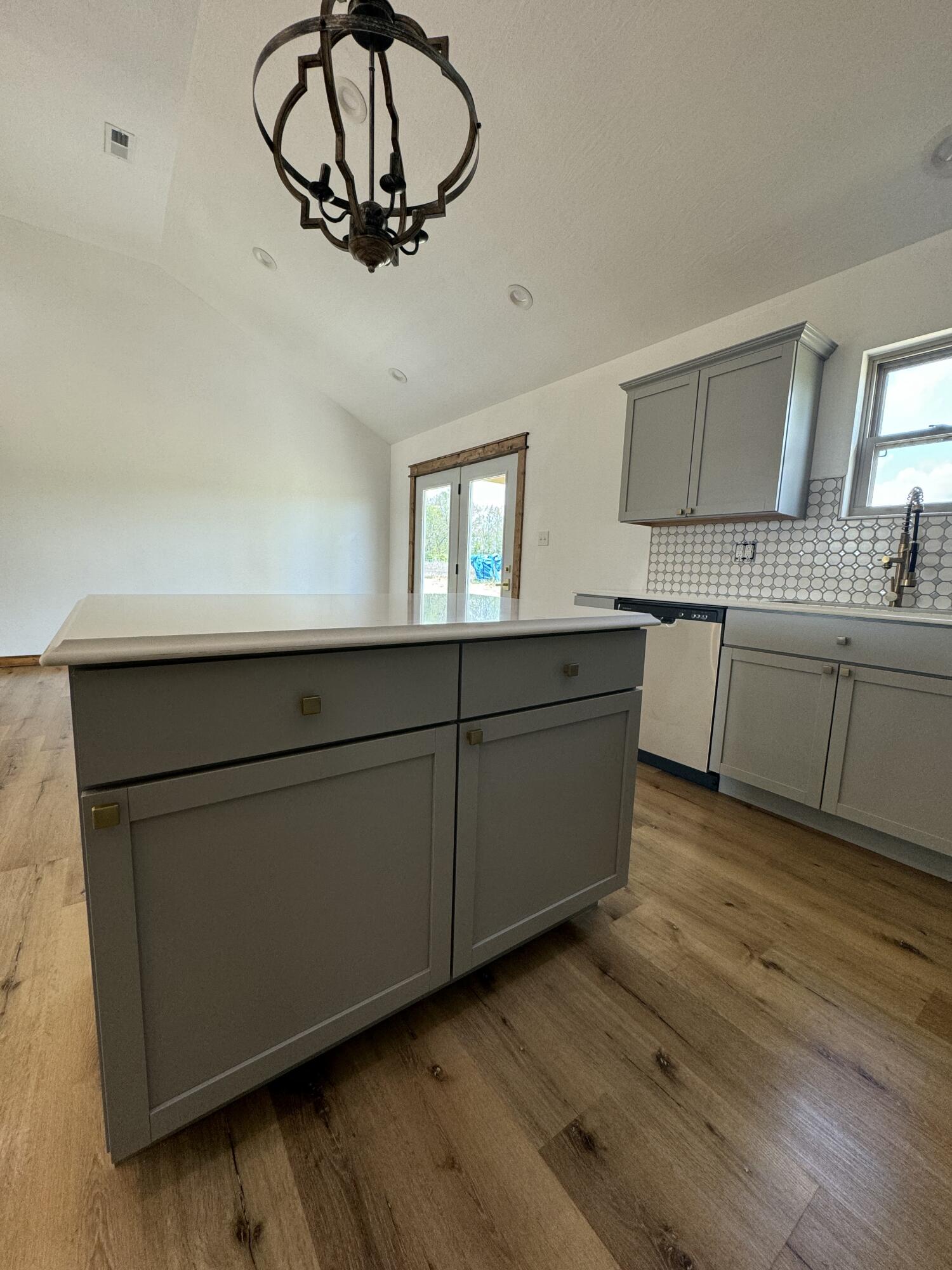 710 South High Street Property Photo 14