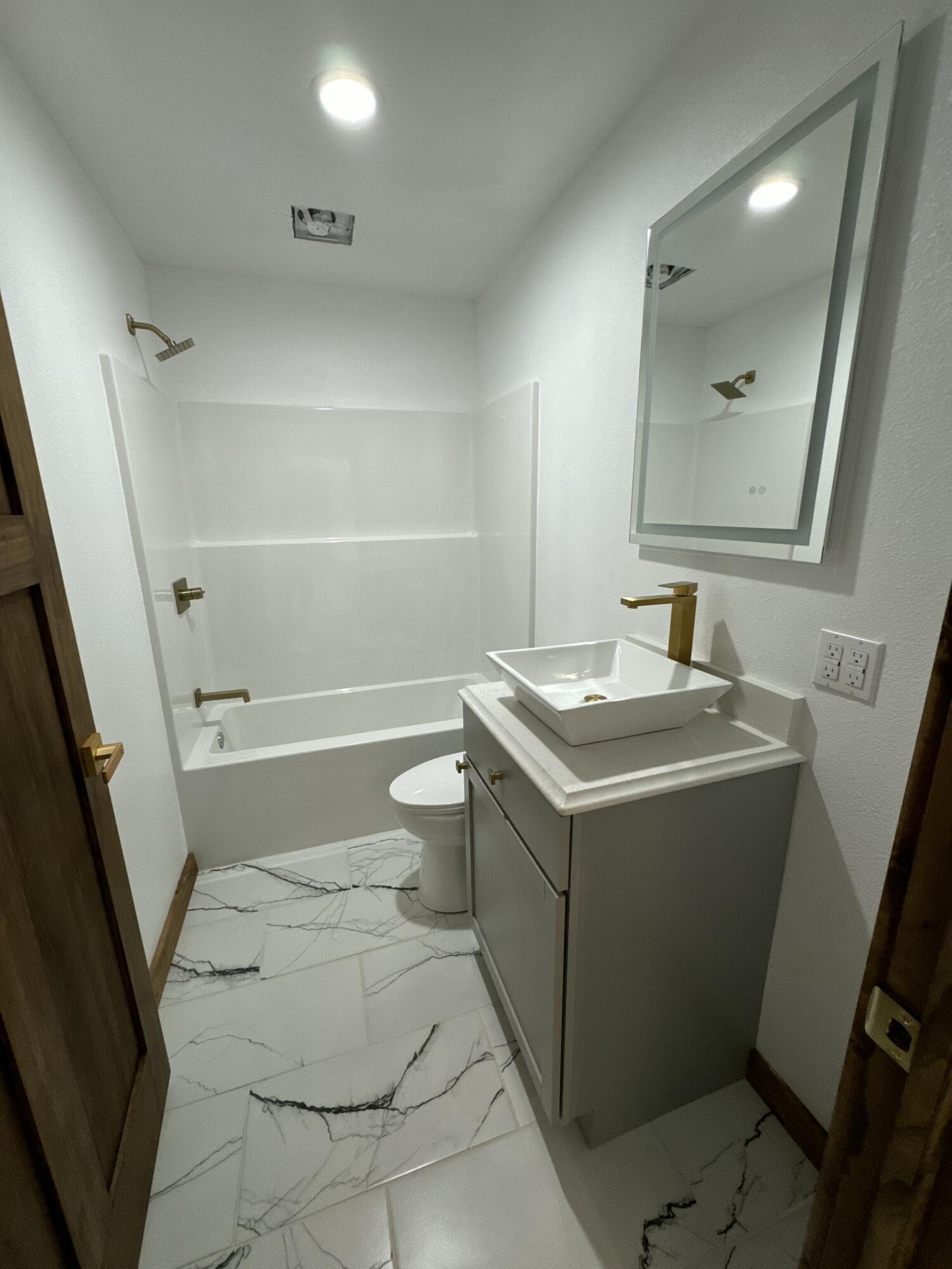 710 South High Street Property Photo 38