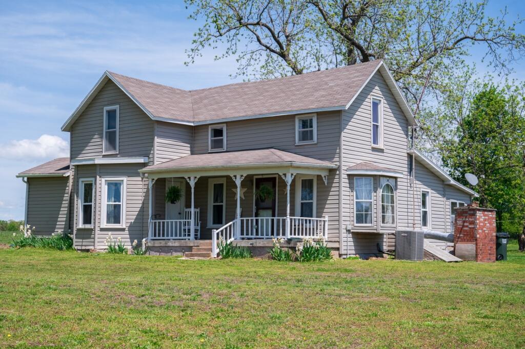 17627 Highway B Property Photo 1