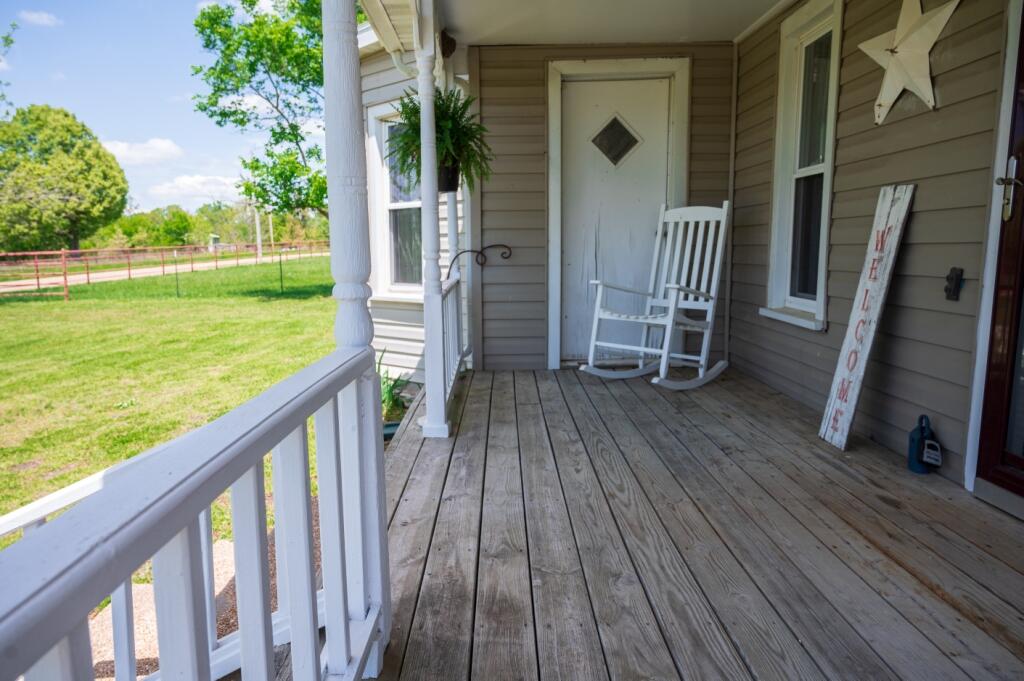 17627 Highway B Property Photo 2