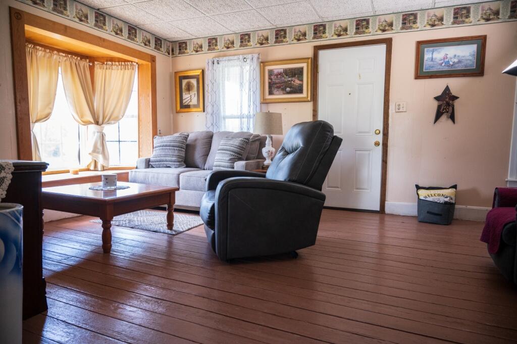 17627 Highway B Property Photo 3