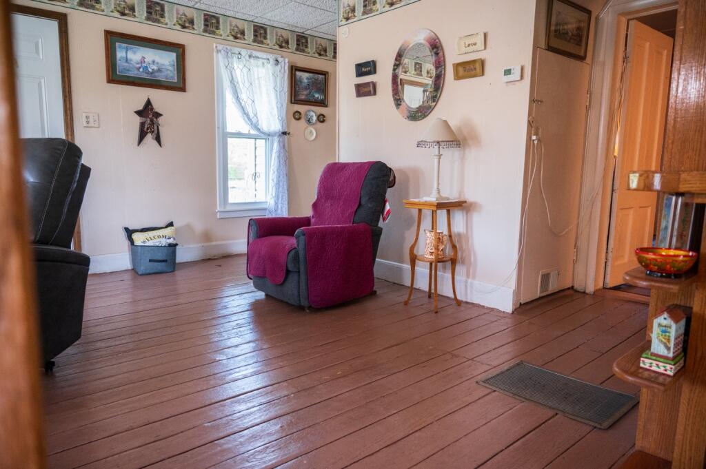 17627 Highway B Property Photo 4