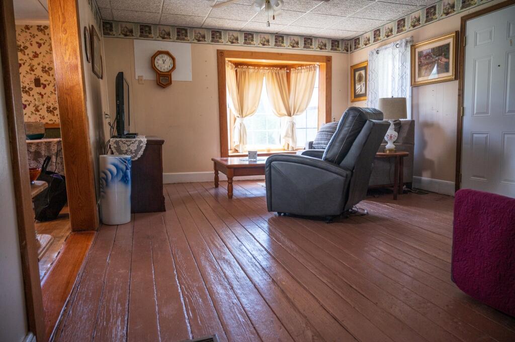 17627 Highway B Property Photo 5