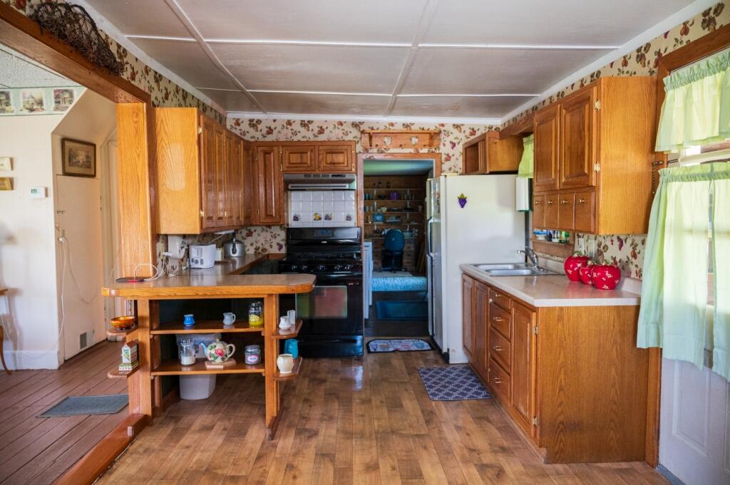 17627 Highway B Property Photo 6