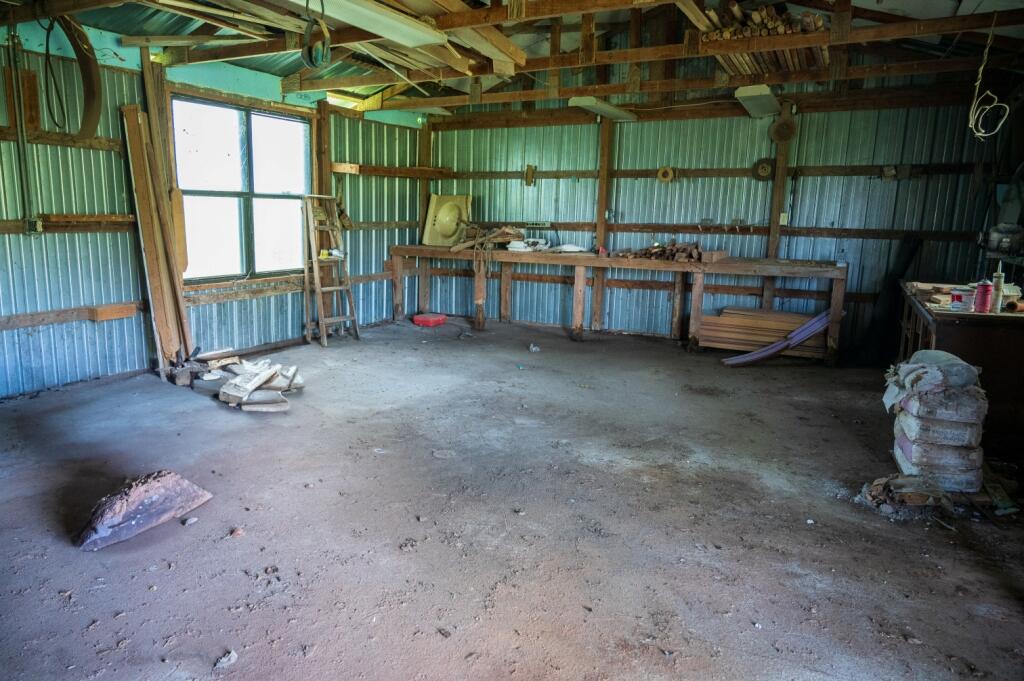 17627 Highway B Property Photo 32