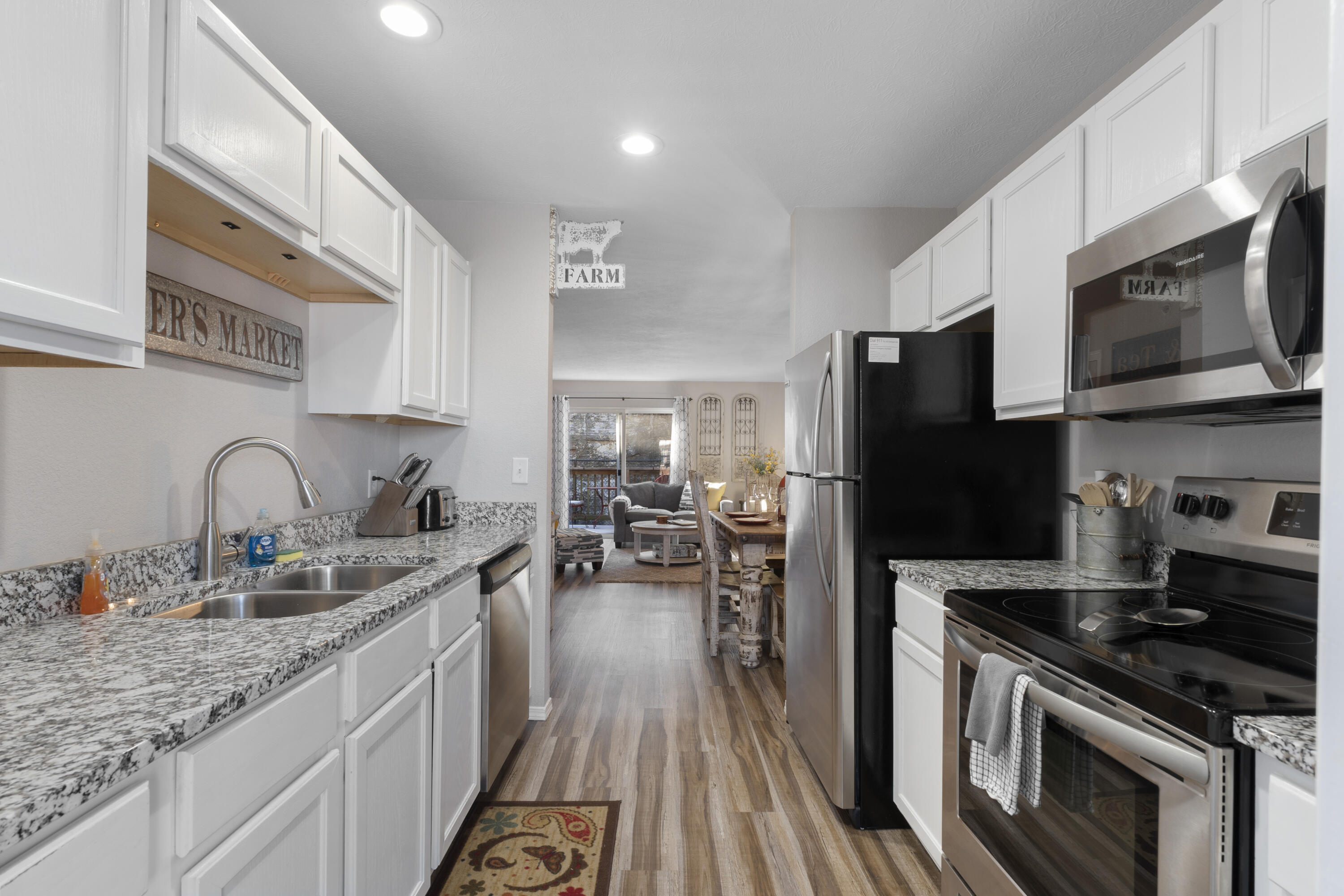 2906 Vineyards Parkway Property Photo 12