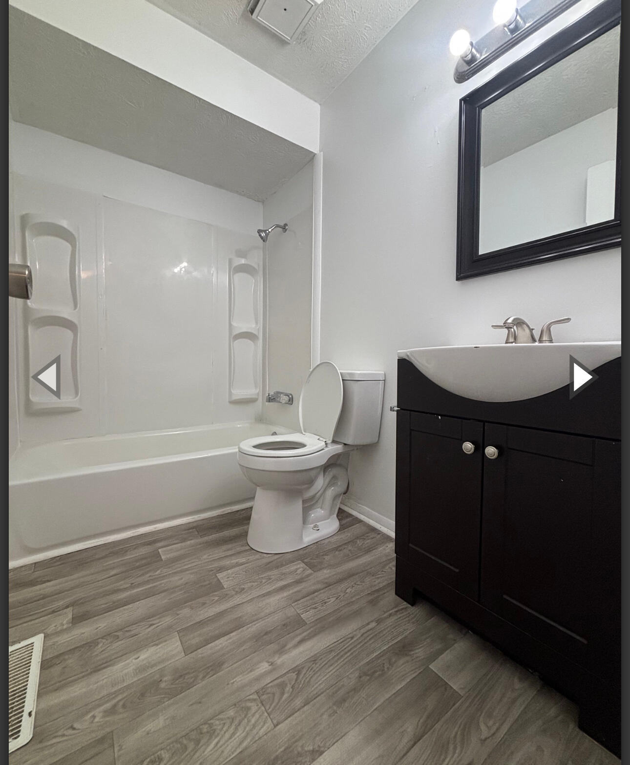 2541 East Commercial Street Property Photo 6