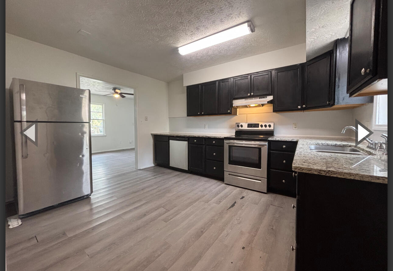 2541 East Commercial Street Property Photo 8